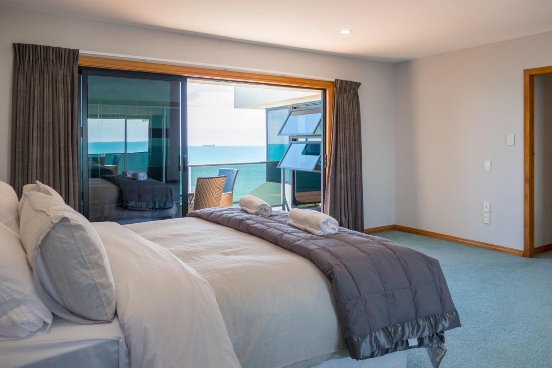 Waterfront On Woolcombe - 4BR holiday apartment