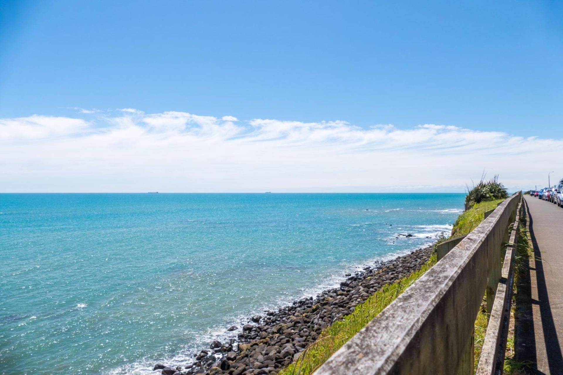 Waterfront On Woolcombe - 4BR holiday apartment