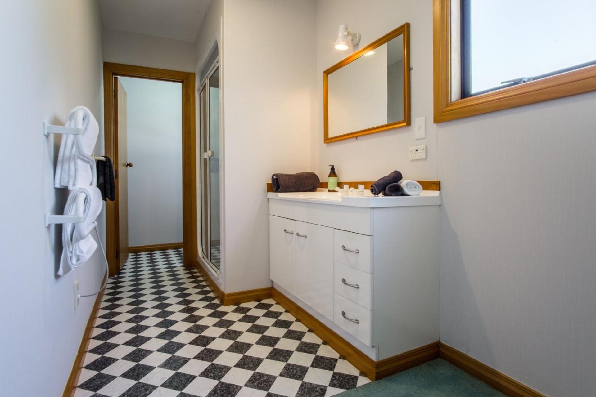 Waterfront On Woolcombe - 4BR holiday apartment