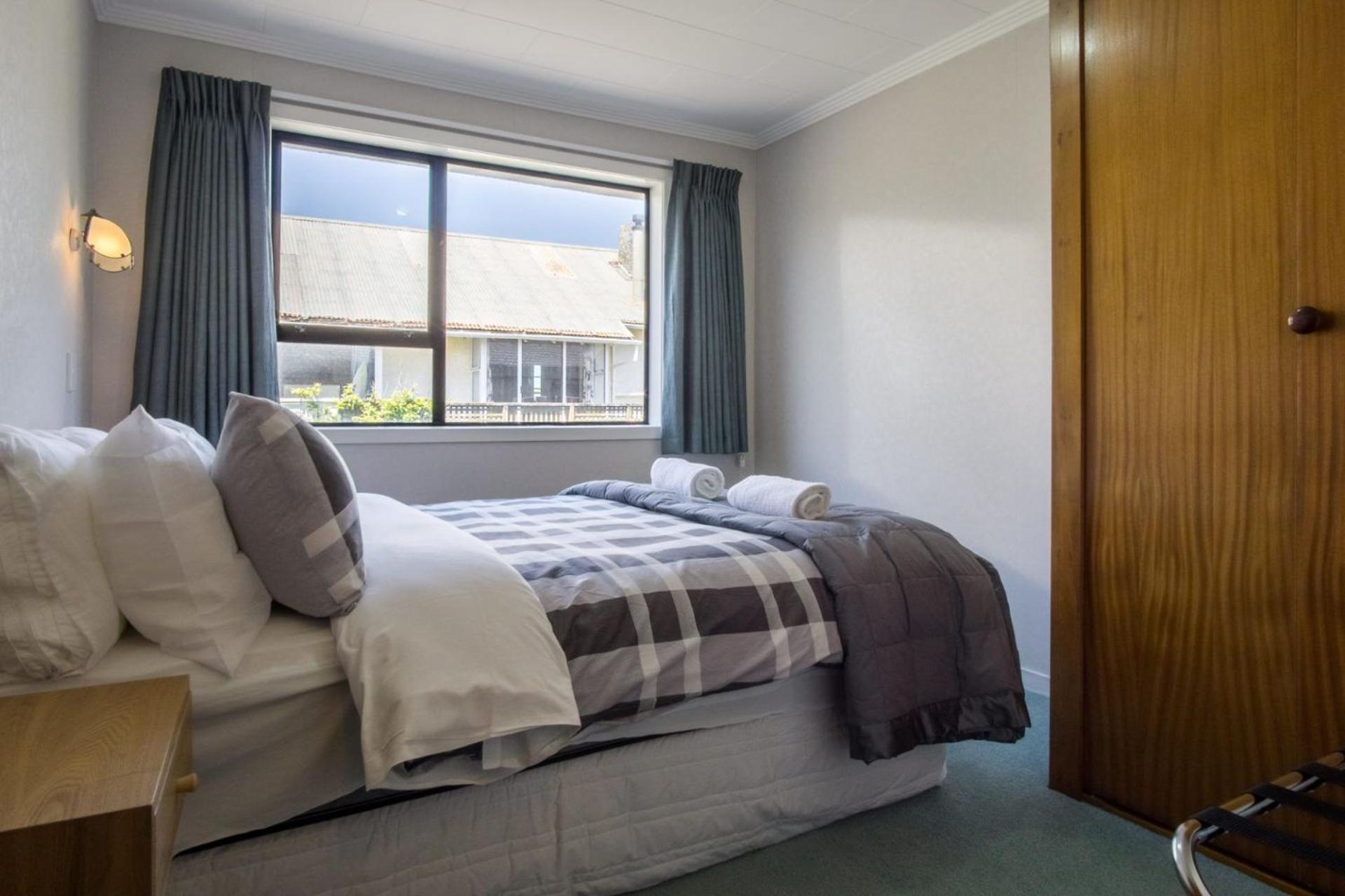 Waterfront On Woolcombe - 4BR holiday apartment