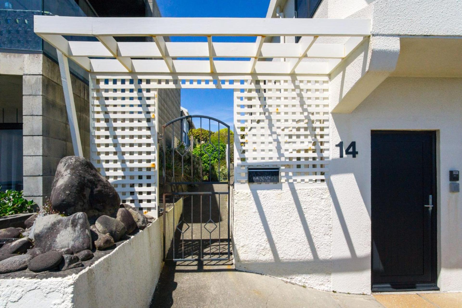 Waterfront On Woolcombe - 4BR holiday apartment