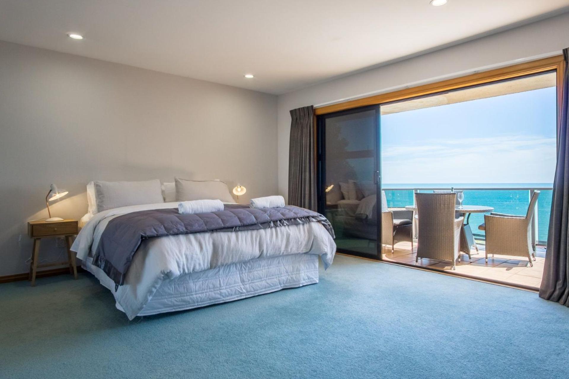 Waterfront On Woolcombe - 4BR holiday apartment