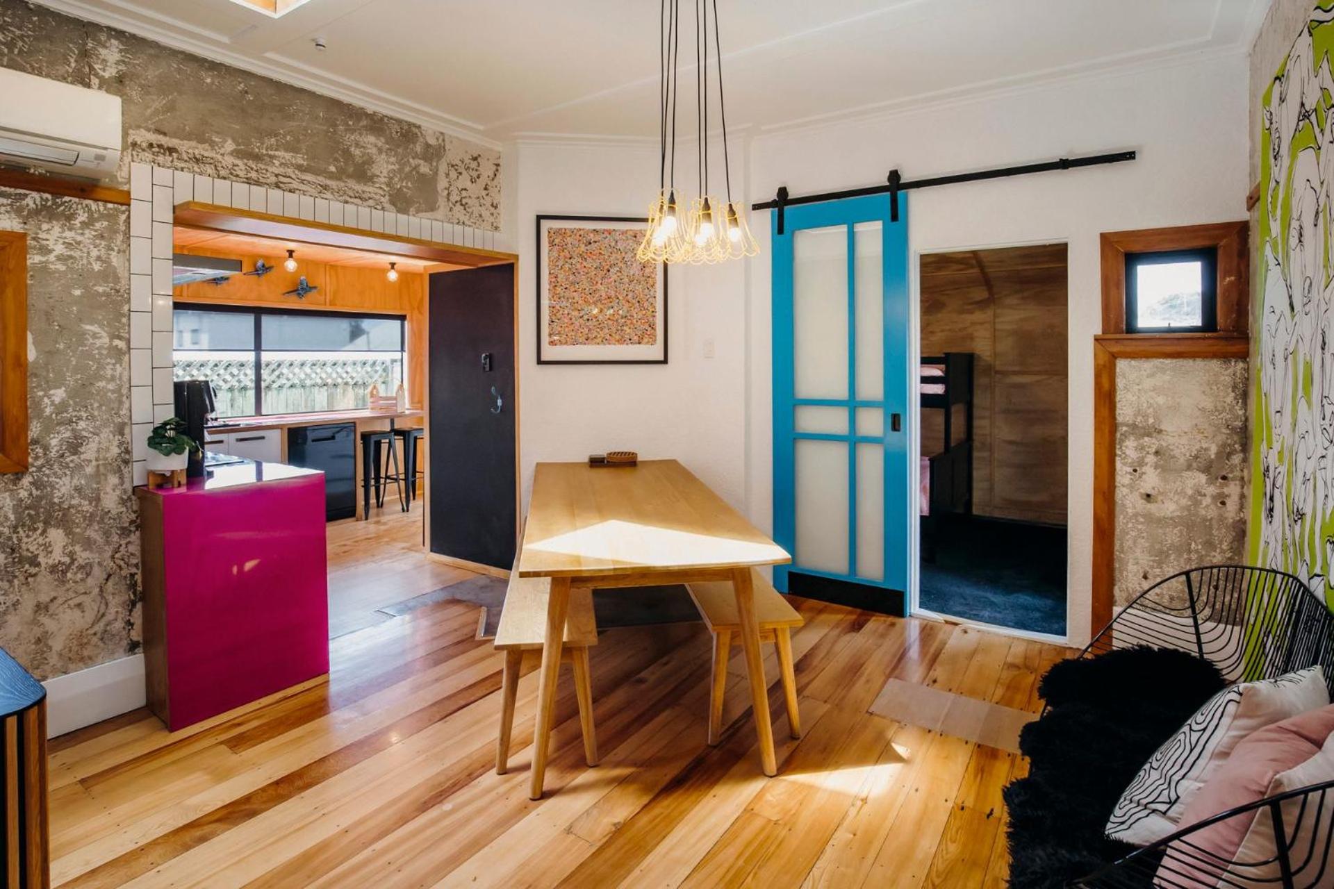 Fun Times in Fitzroy - eclectic bungalow by beach view 5