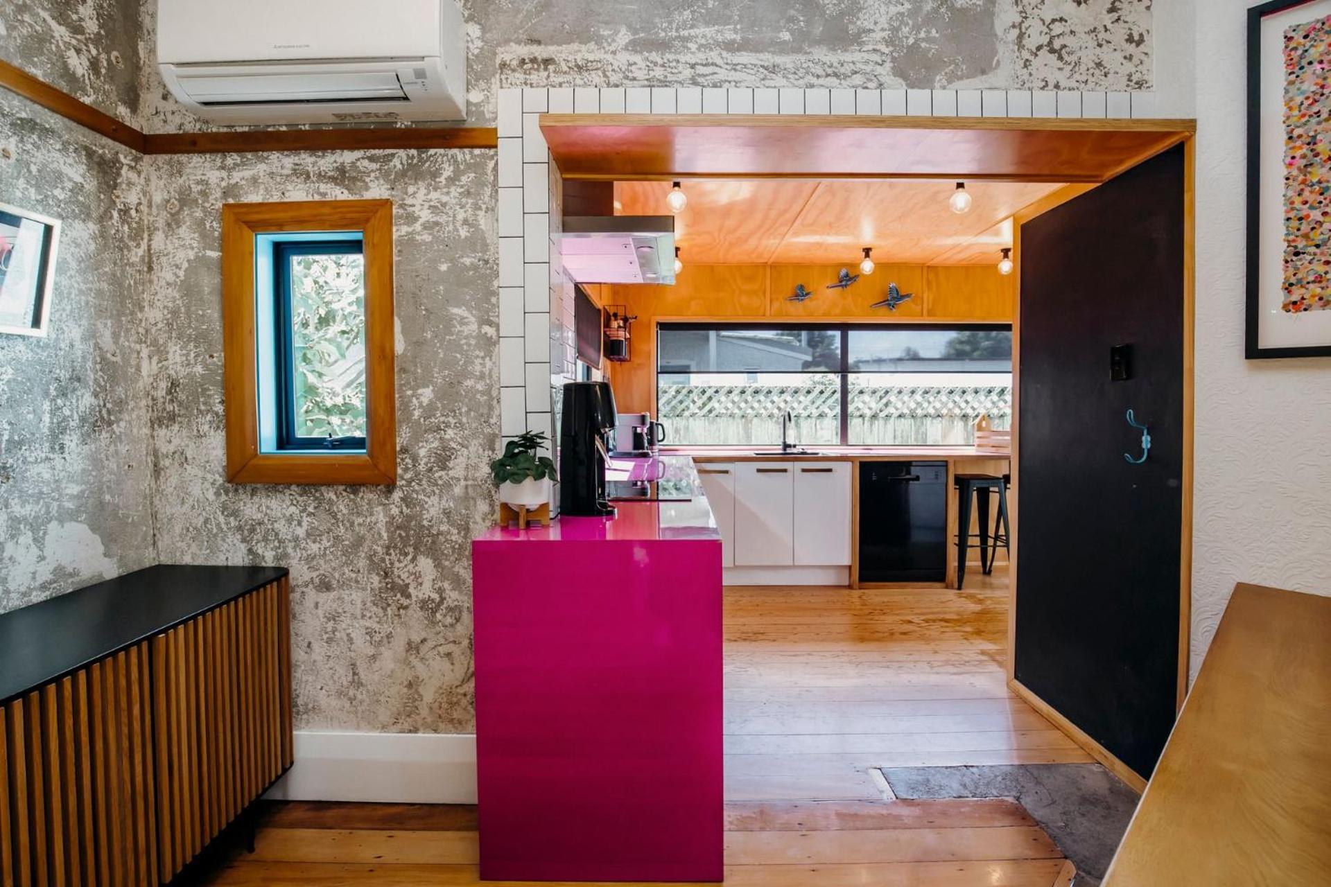 Fun Times in Fitzroy - eclectic bungalow by beach view 3