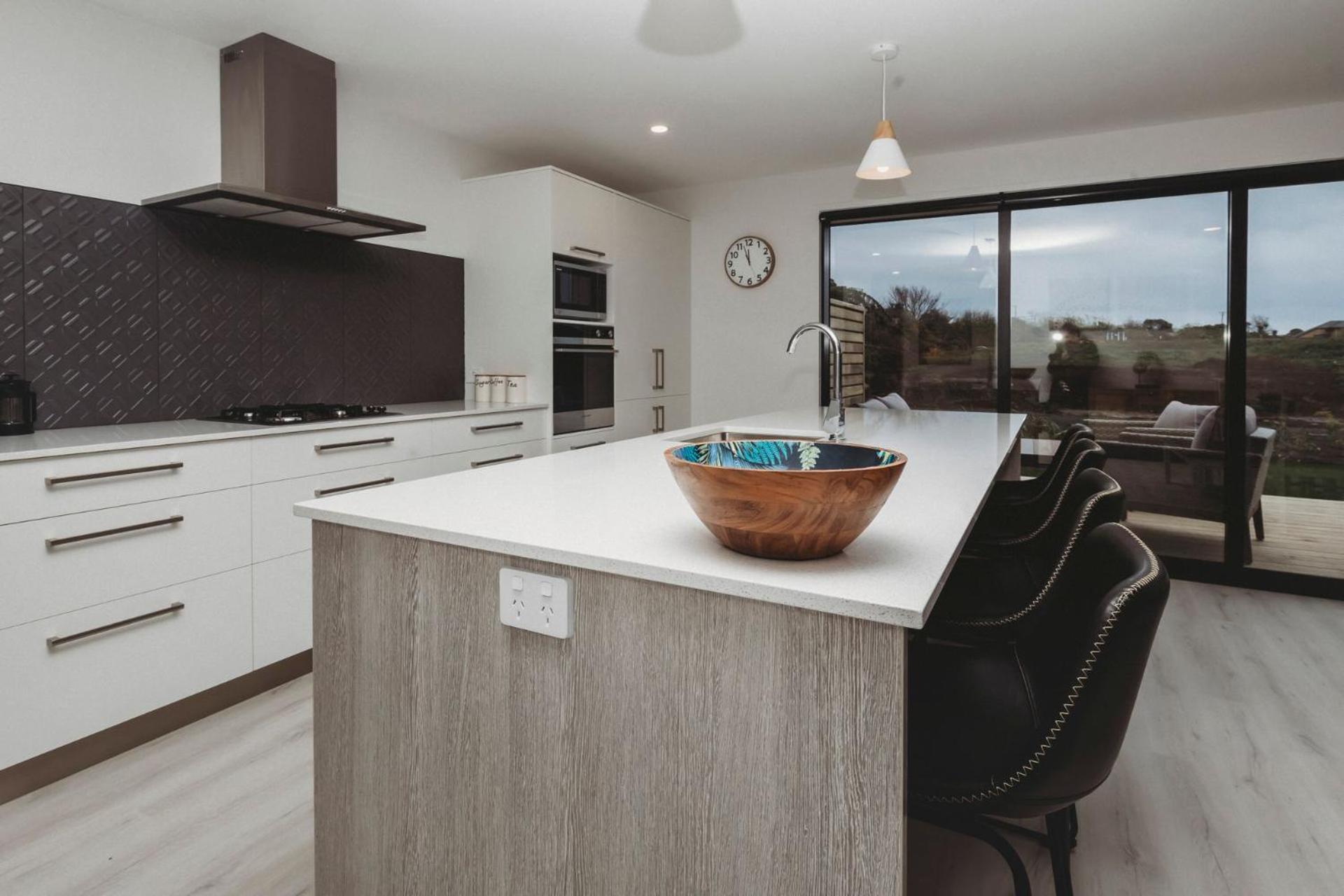 Bell Block Beauty - pristine 3BR home near beach view 4