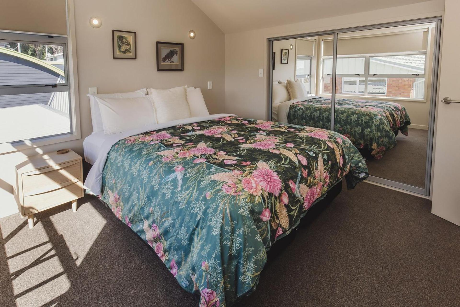Sail-Shaped Townhouse in New Plymouth view 5