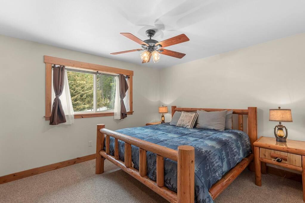 River's Bend Lodge - Hot Tub, Fire Pit, Games & Ski view 3
