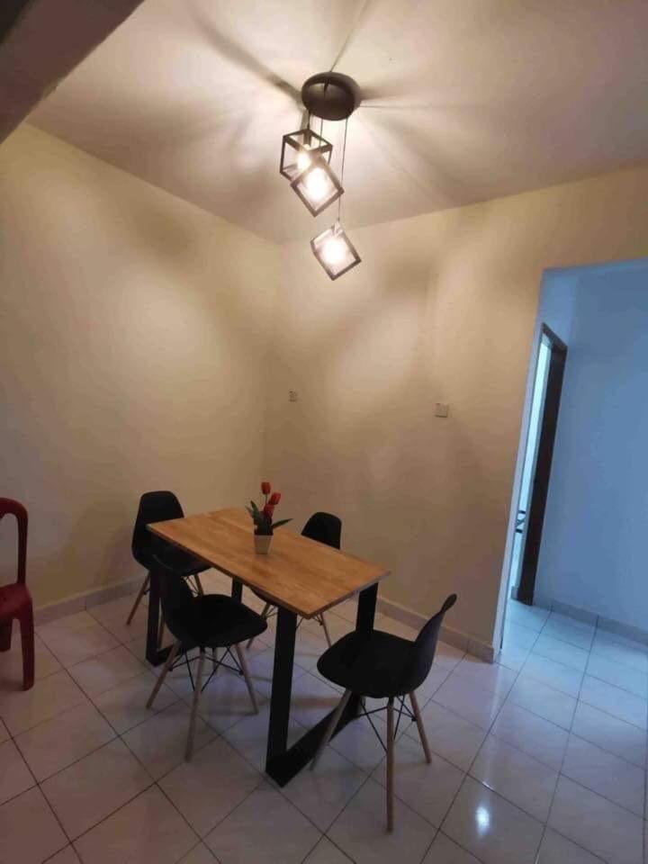 Double Storey Johor Bahru Stadium Homestay