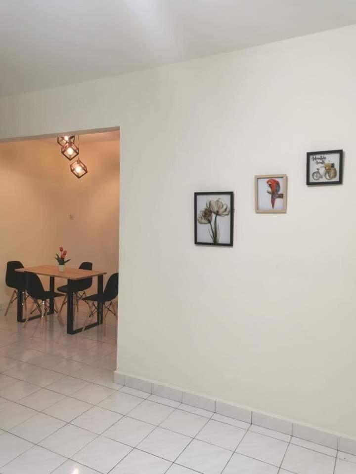 Double Storey Johor Bahru Stadium Homestay