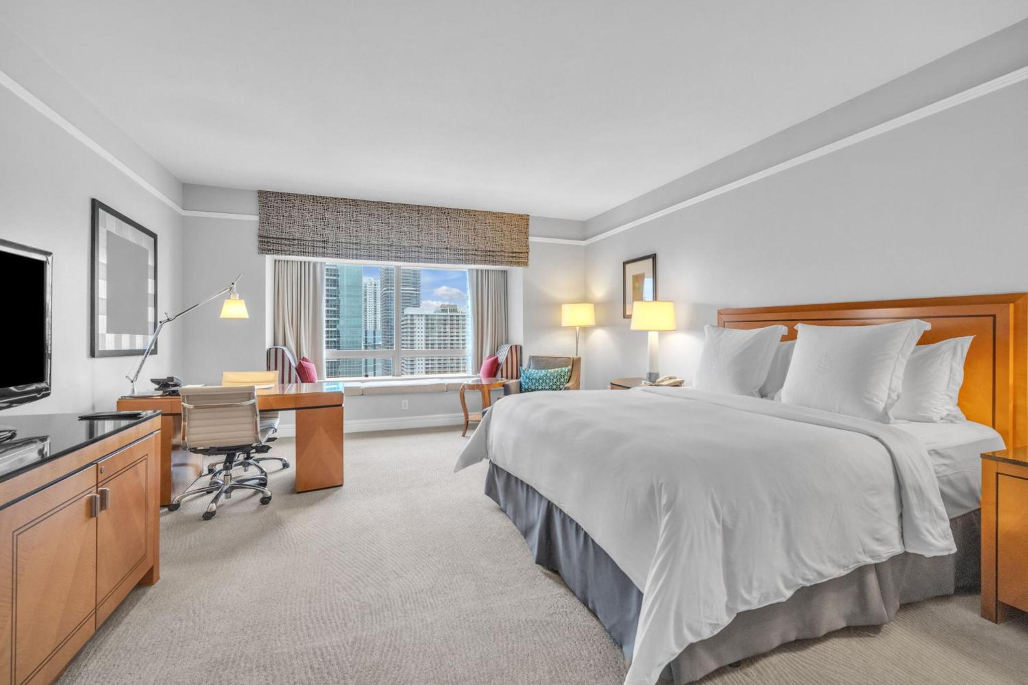 2 Bedroom OR King Studio Suites Four Seasons Hotel Miami Free Wi-Fi & Free Parking