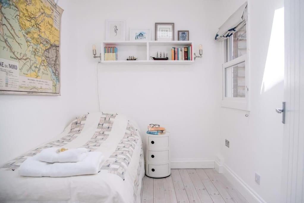 Seahorse Cottage and Studio, Aldeburgh view 2