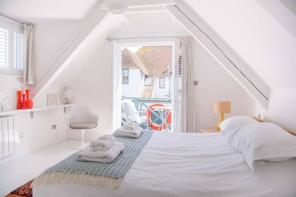 Seahorse Cottage and Studio, Aldeburgh view 4