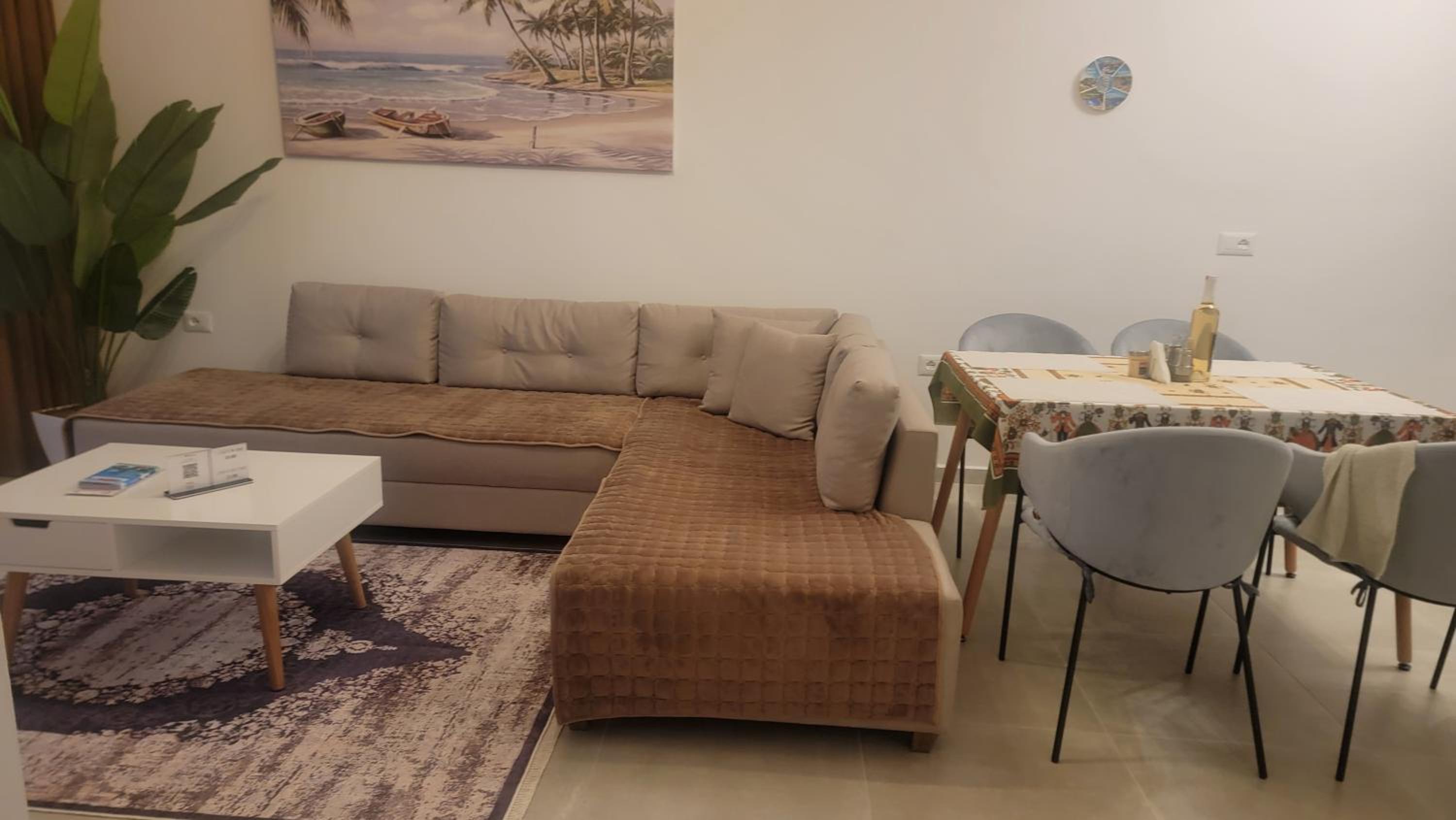 2F Saranda Apartment