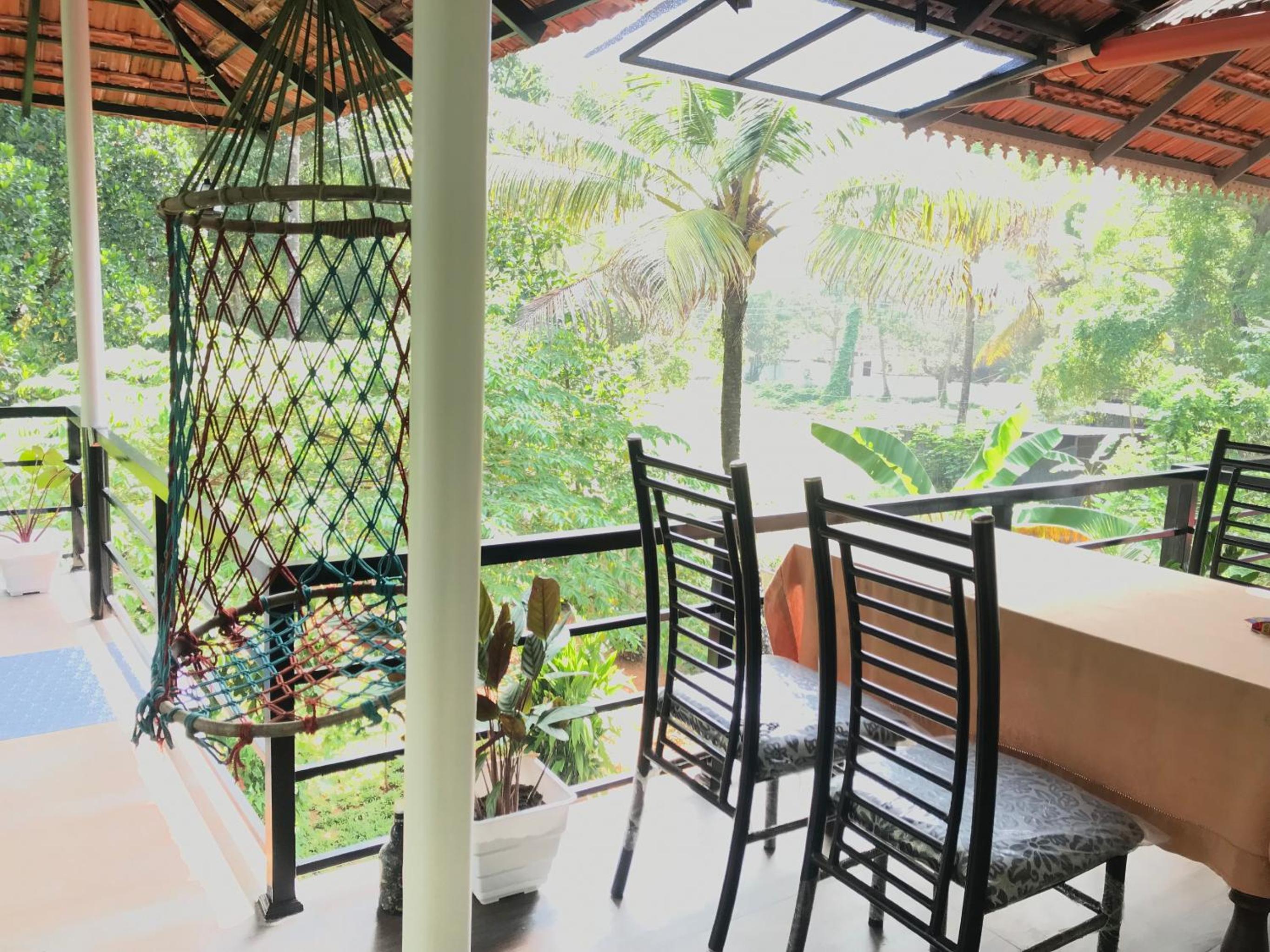 Marari Charlys Homestay