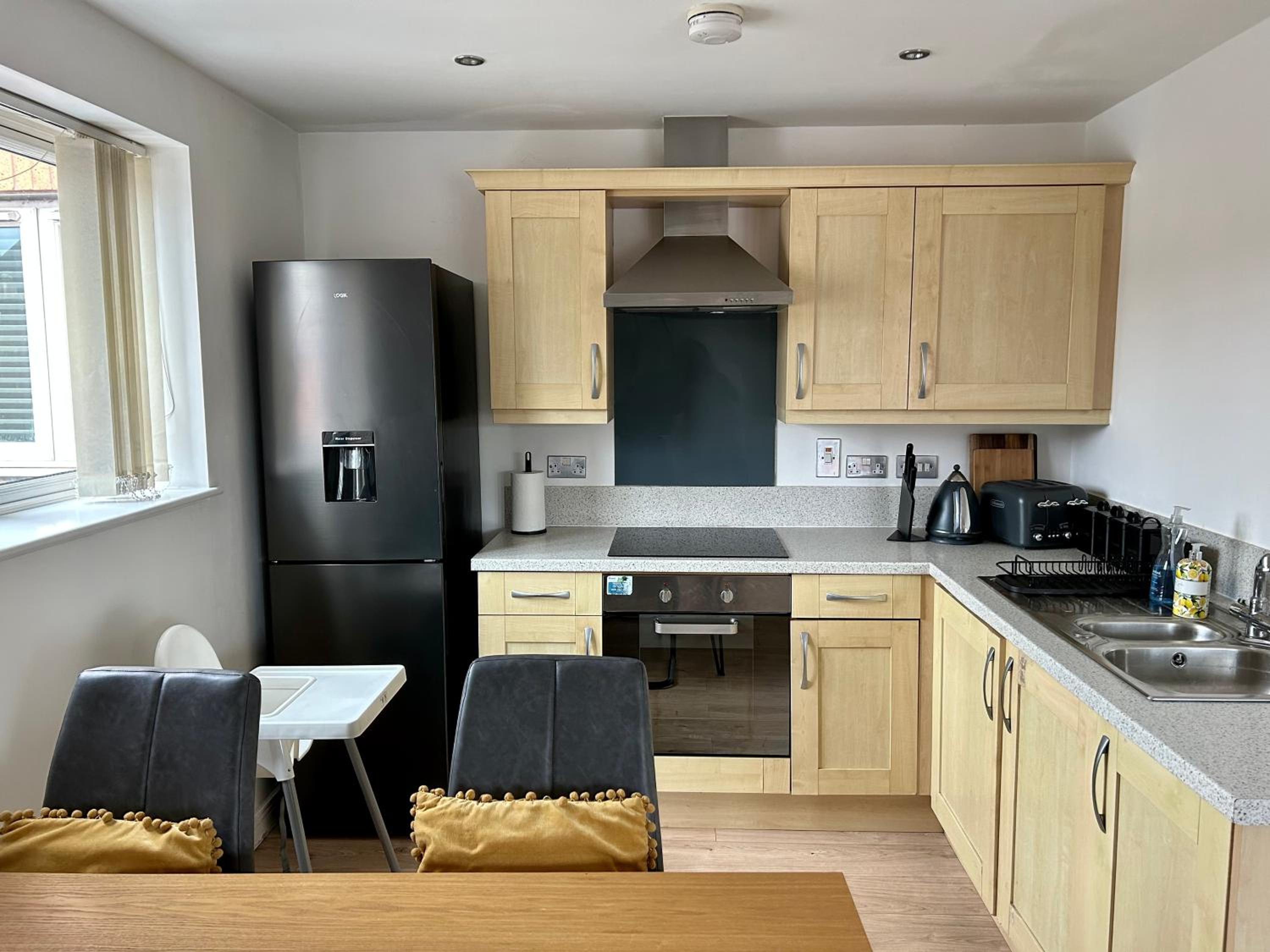 Stafford 2 Bedroom Apartment in Prime Location with Secure Parking view 2