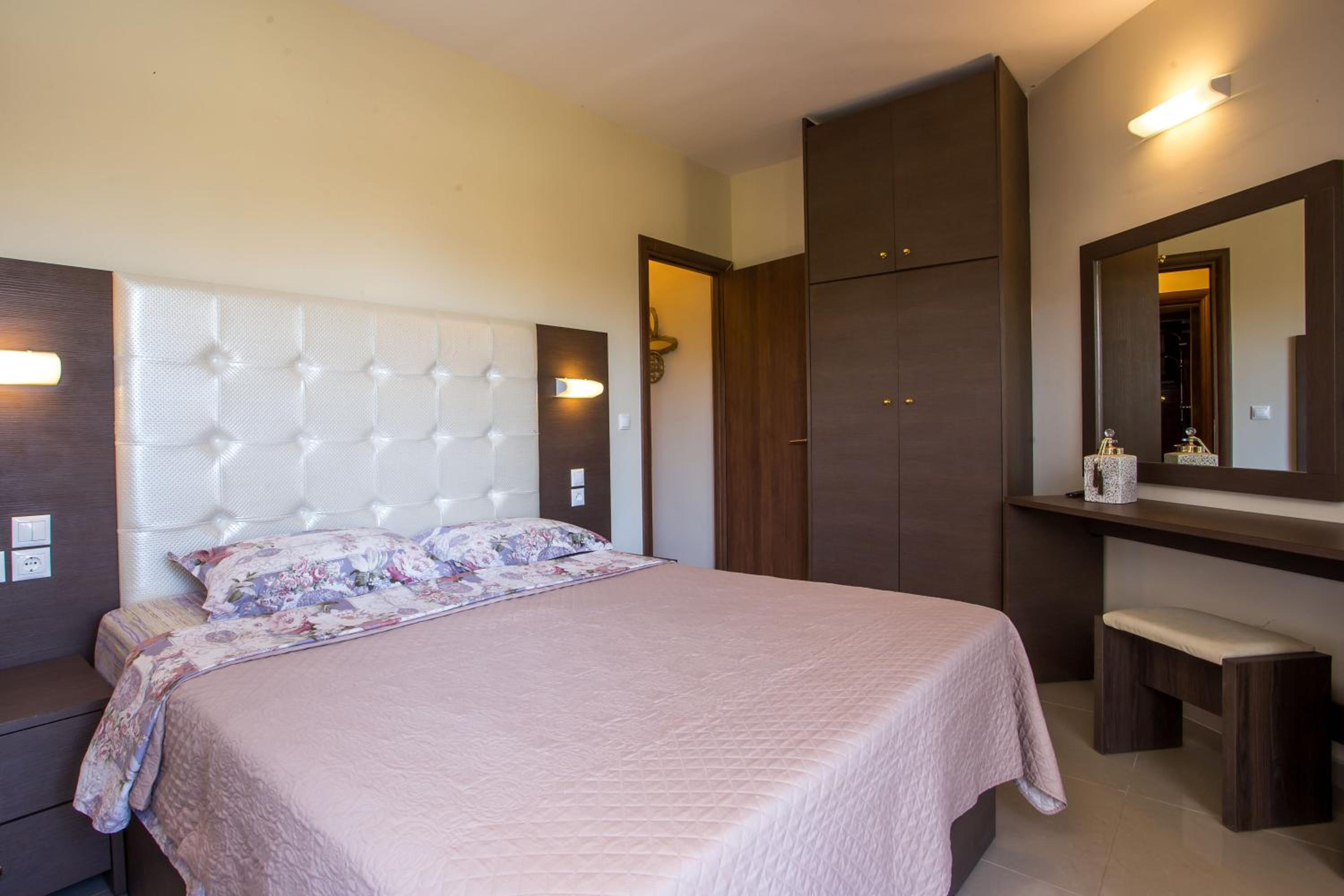 Casa Lyristis view 3