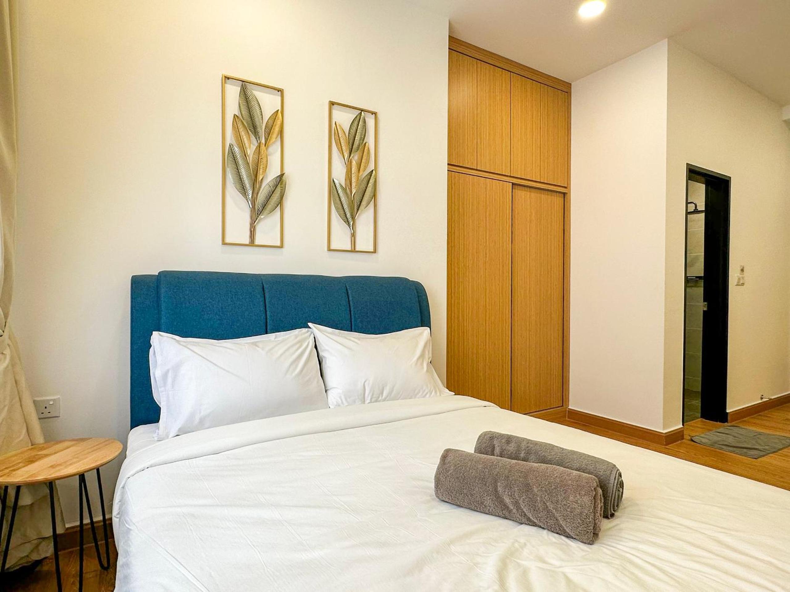 Twin Tower Residence by Nest Home【5 mins walk to CIQ】