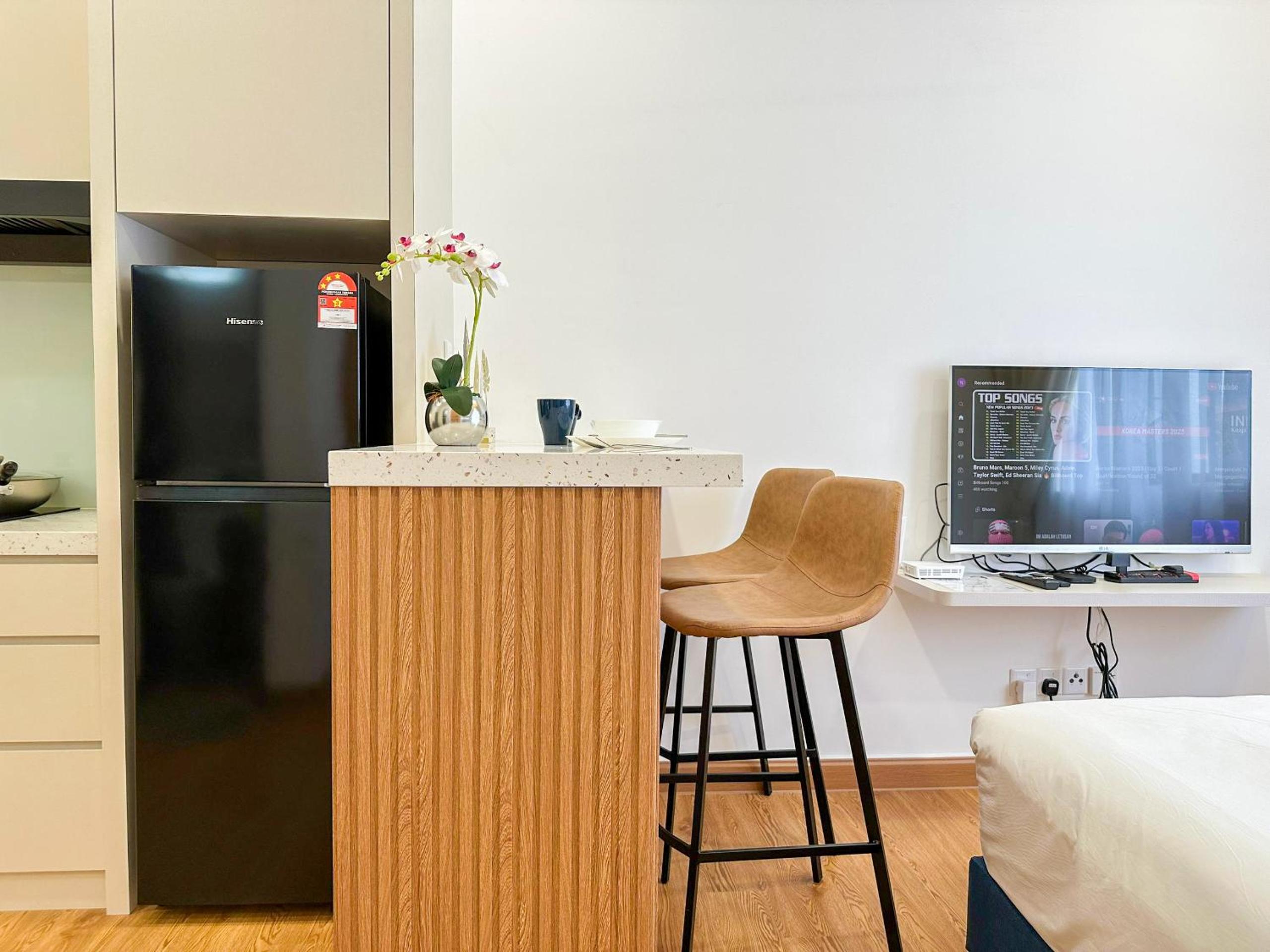 Twin Tower Residence by Nest Home【5 mins walk to CIQ】