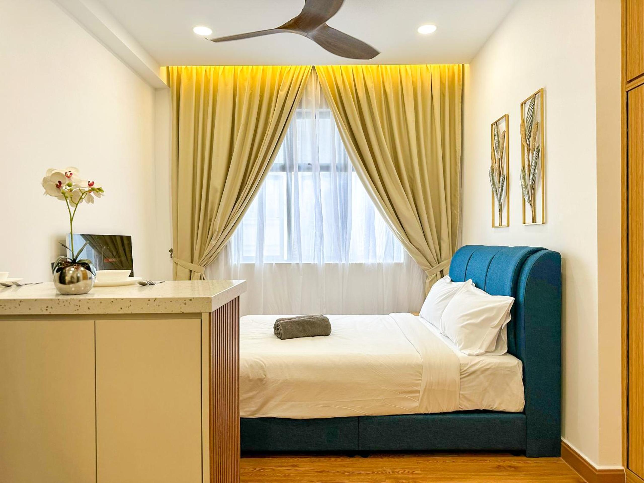 Twin Tower Residence by Nest Home【5 mins walk to CIQ】