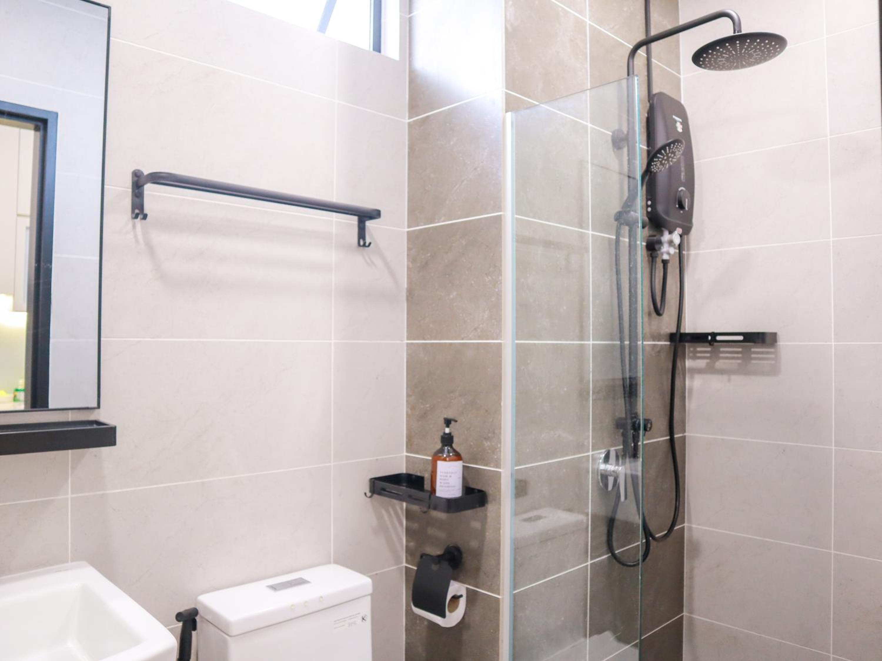 Twin Tower Residence by Nest Home【5 mins walk to CIQ】