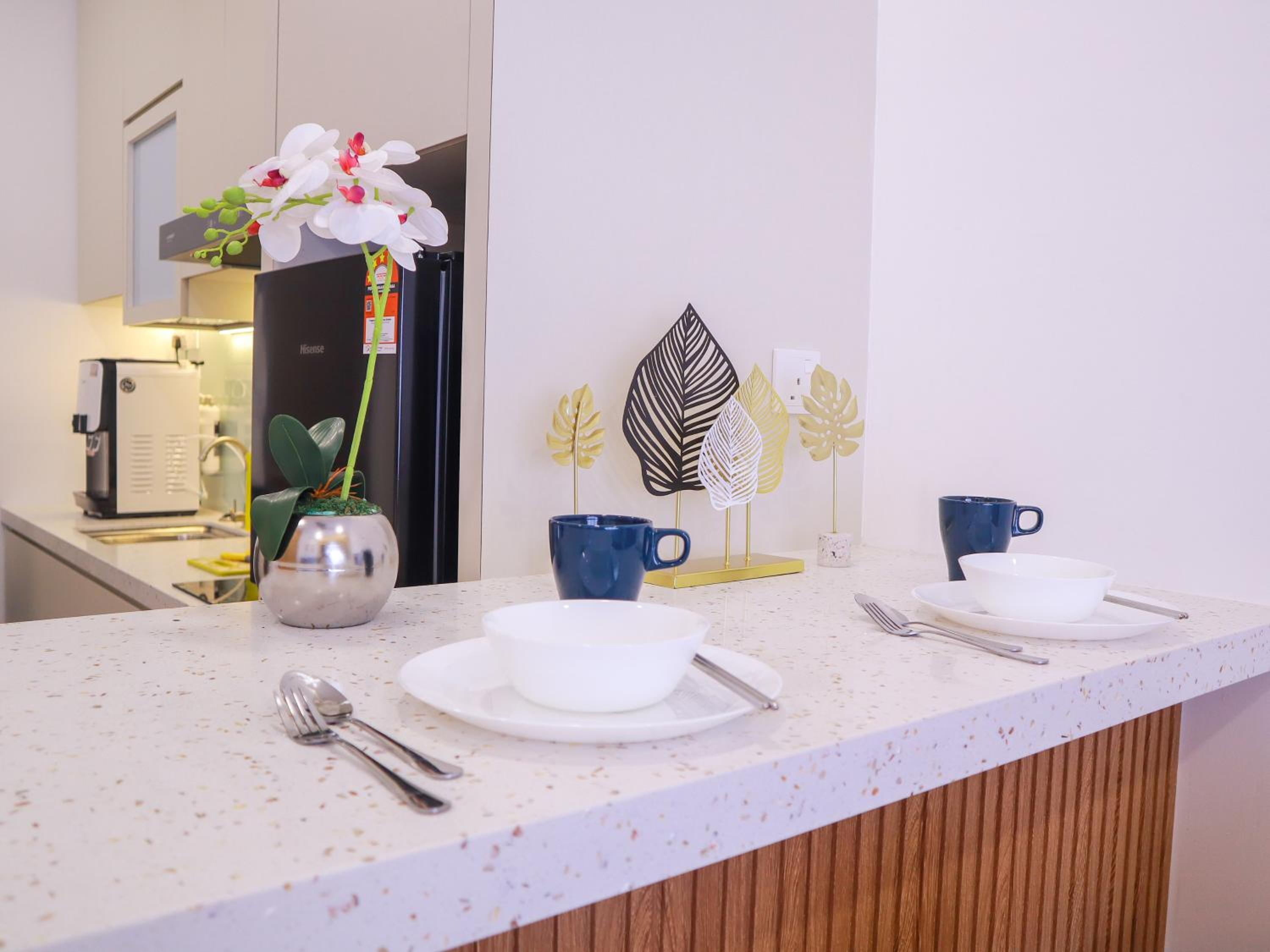 Twin Tower Residence by Nest Home【5 mins walk to CIQ】