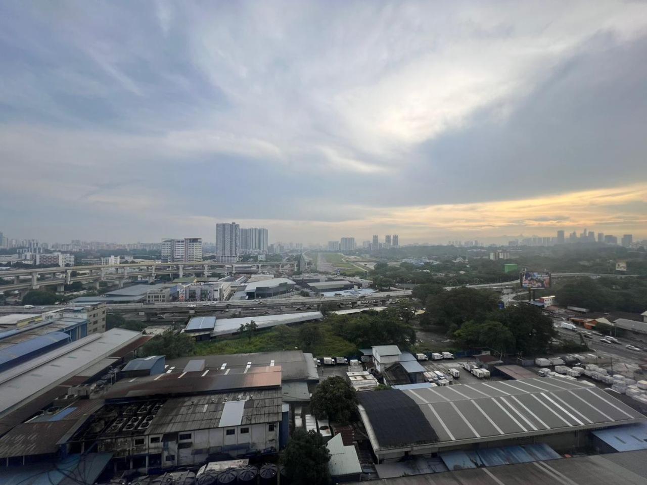 KL City View 2R1B Free Wifi 6pax