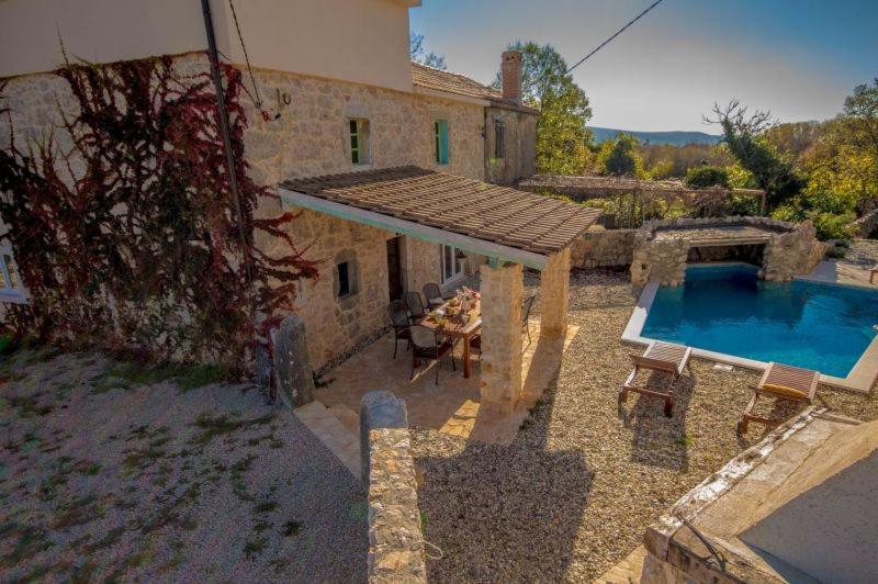 Romantic stone villa with pool and waterfall, in a quiet area - by Traveler tourist agency ID 2162 view 3