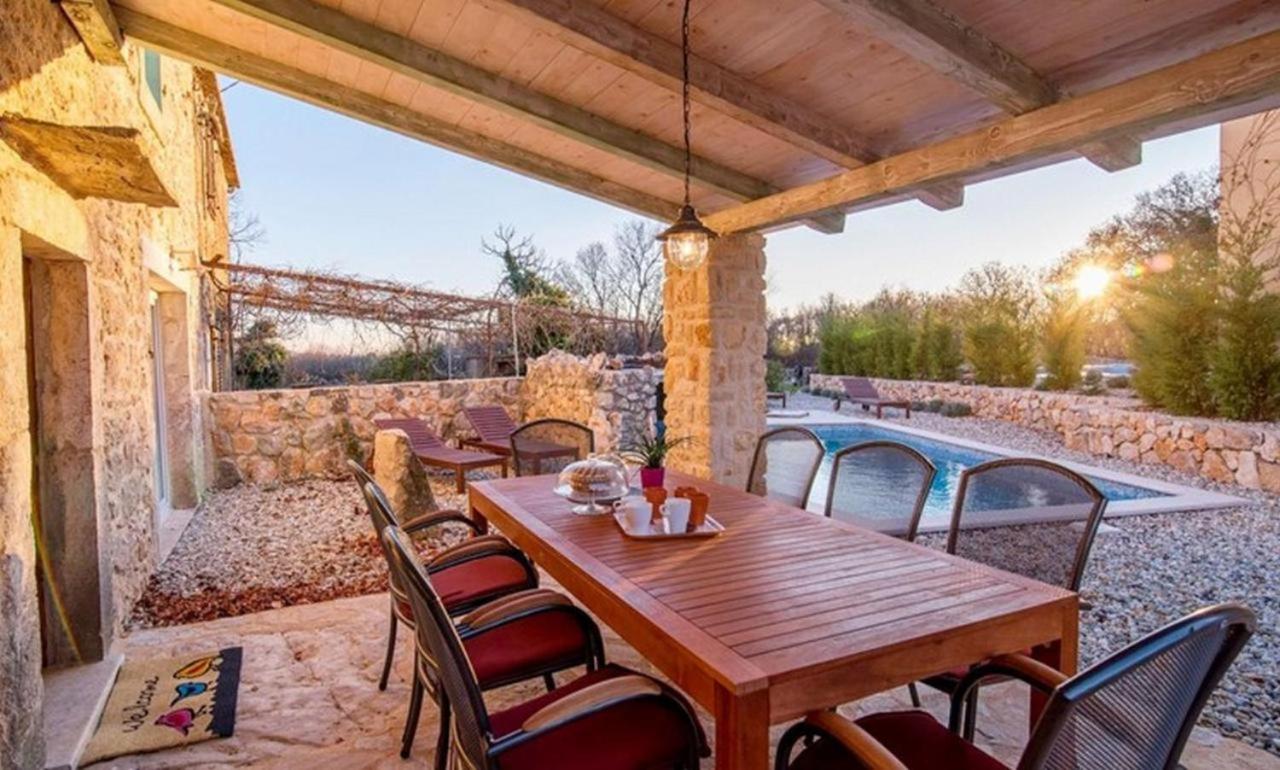 Romantic stone villa with pool and waterfall, in a quiet area - by Traveler tourist agency ID 2162 view 4