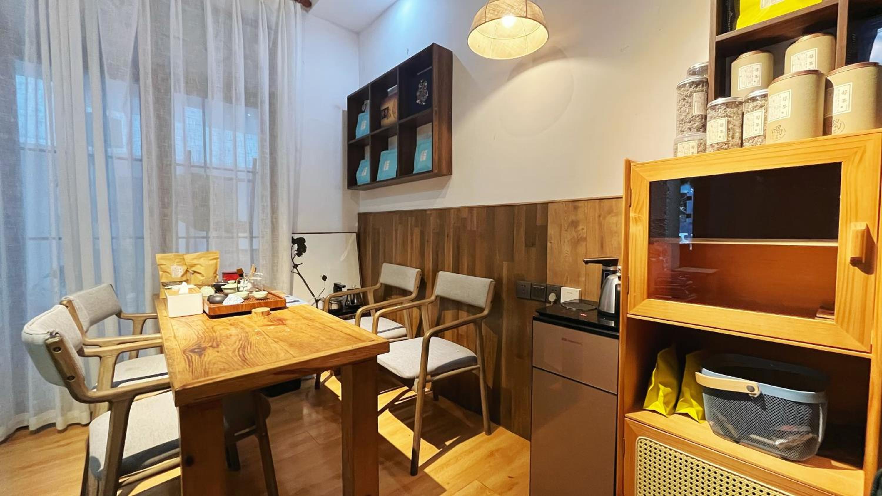 Wally House Hostel - walk 5 minutes to east gate of National Forest Park-ticket book services-free laundry facilities-free capsule coffee-Tour route introd