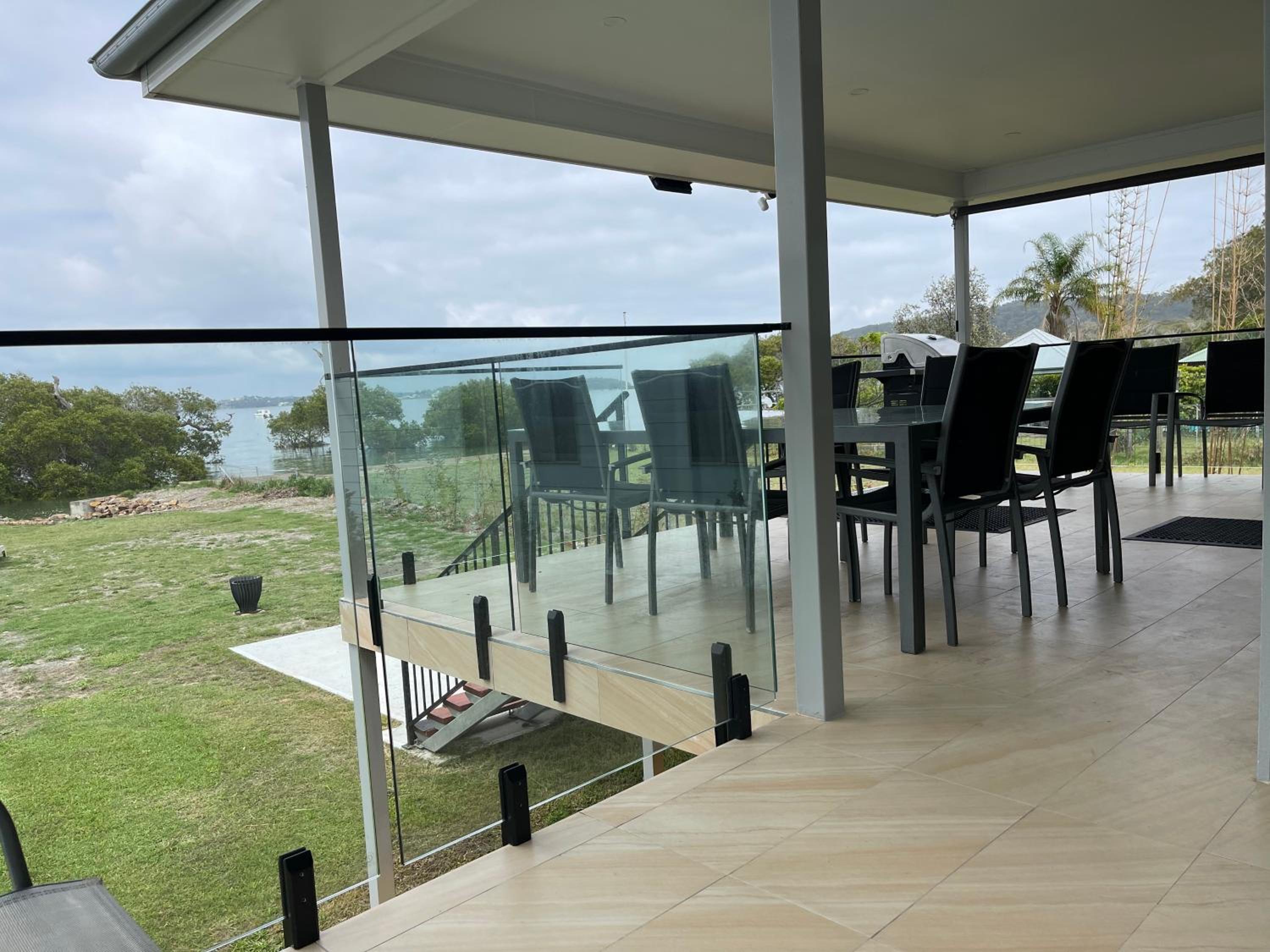 ABSOLUTE BEACHFRONT Port Stephens - Pindimar Beach House