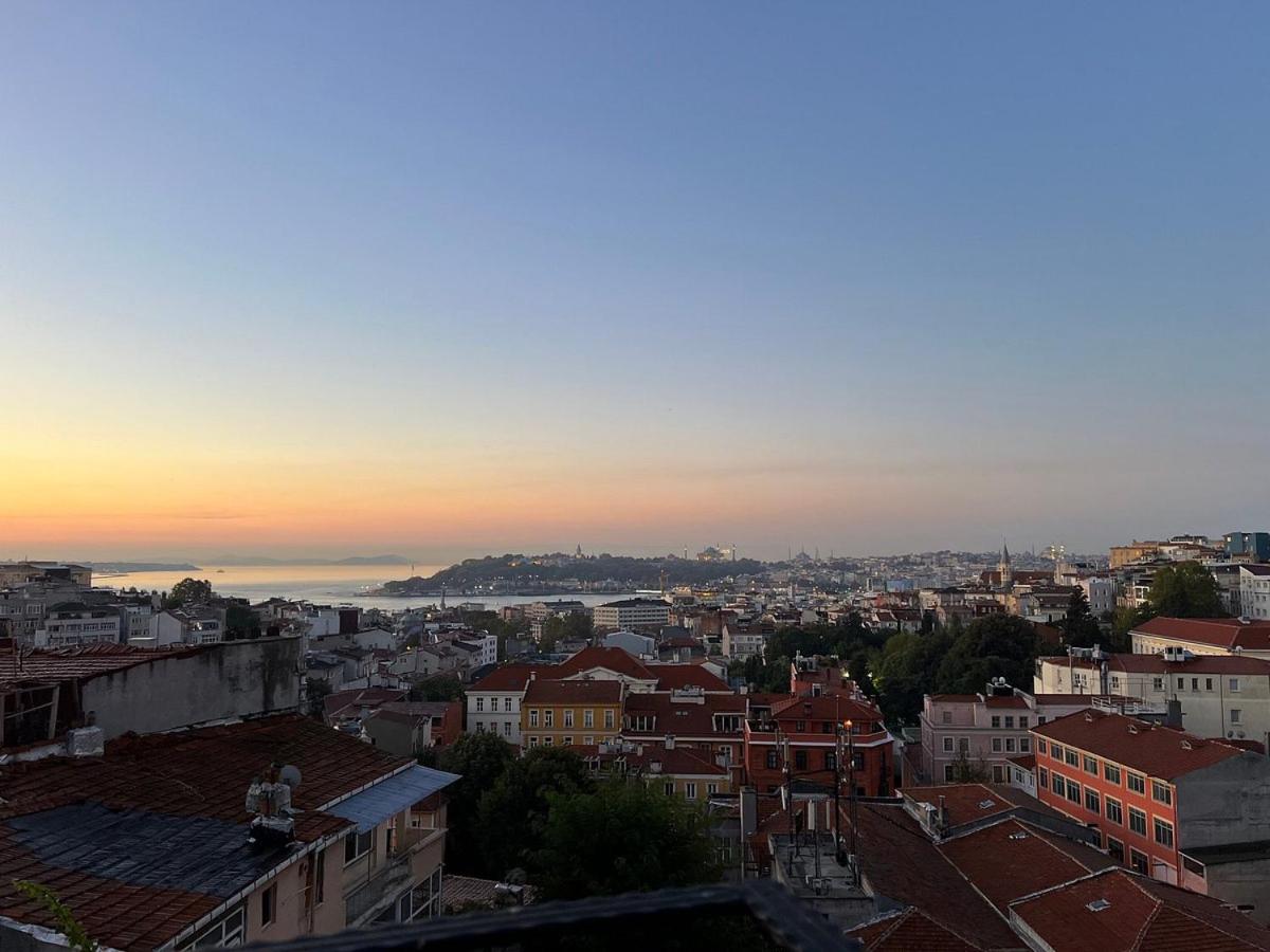 Louis Rooms - Image 40