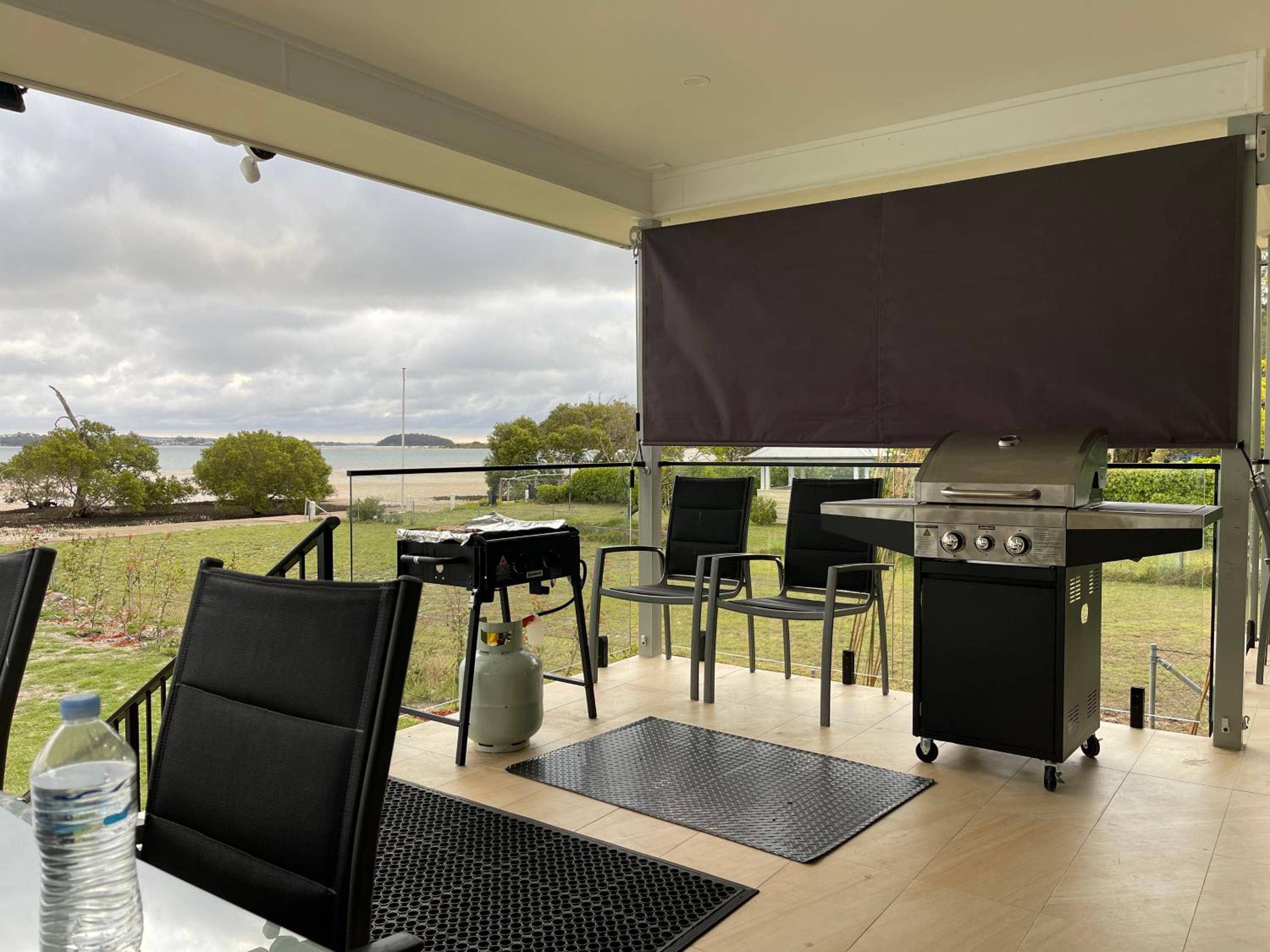 ABSOLUTE BEACHFRONT Port Stephens - Pindimar Beach House