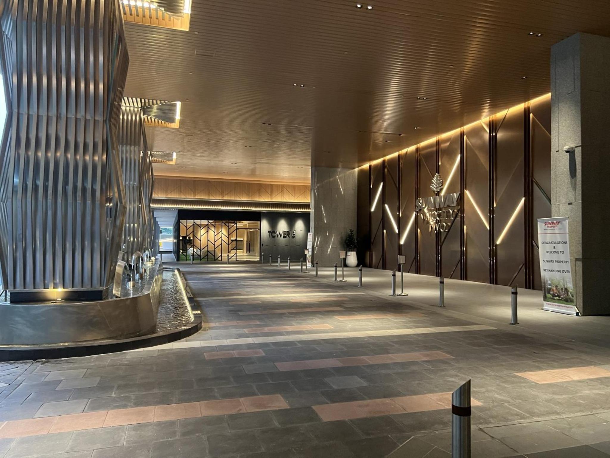 KL Sunway Velocity Two - Link Bridge to Velocity Mall & MRT - Spacious 3B-2R Apart for 6-8pax
