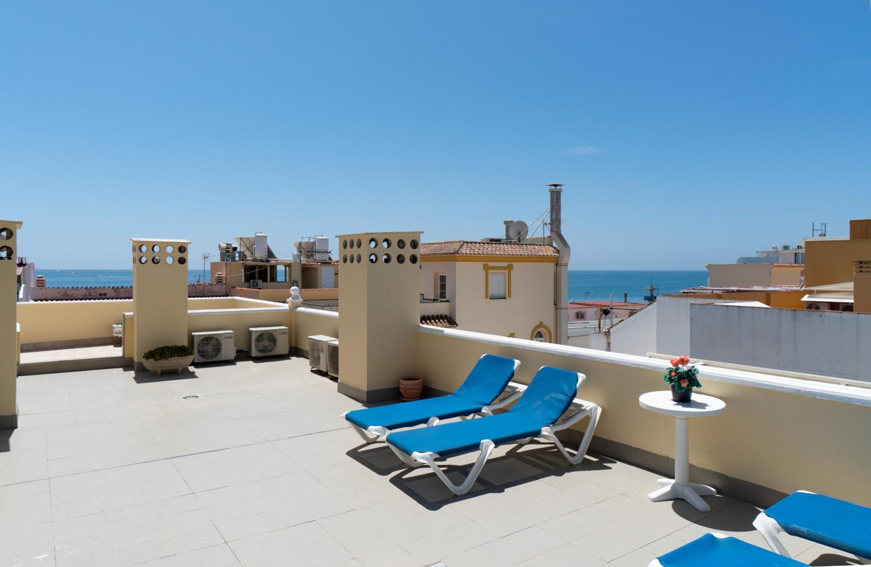 Apartamentos Leonor Carihuela