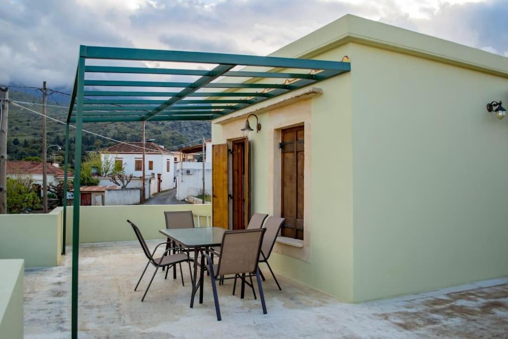 Traditional house in Fres view 4