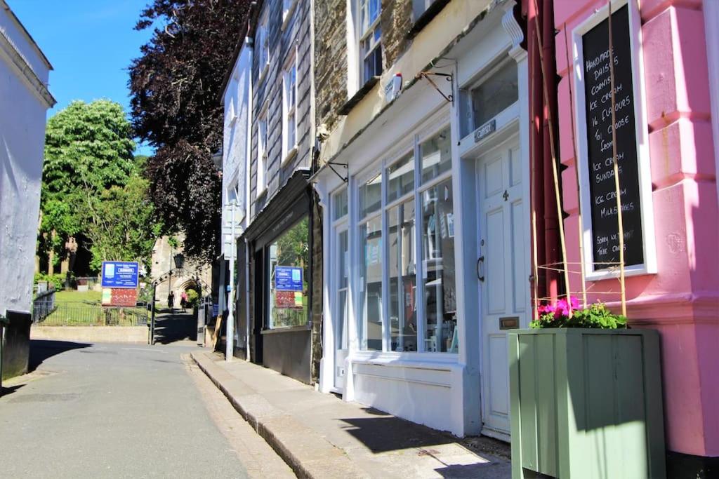 Quayside, Fowey view 4