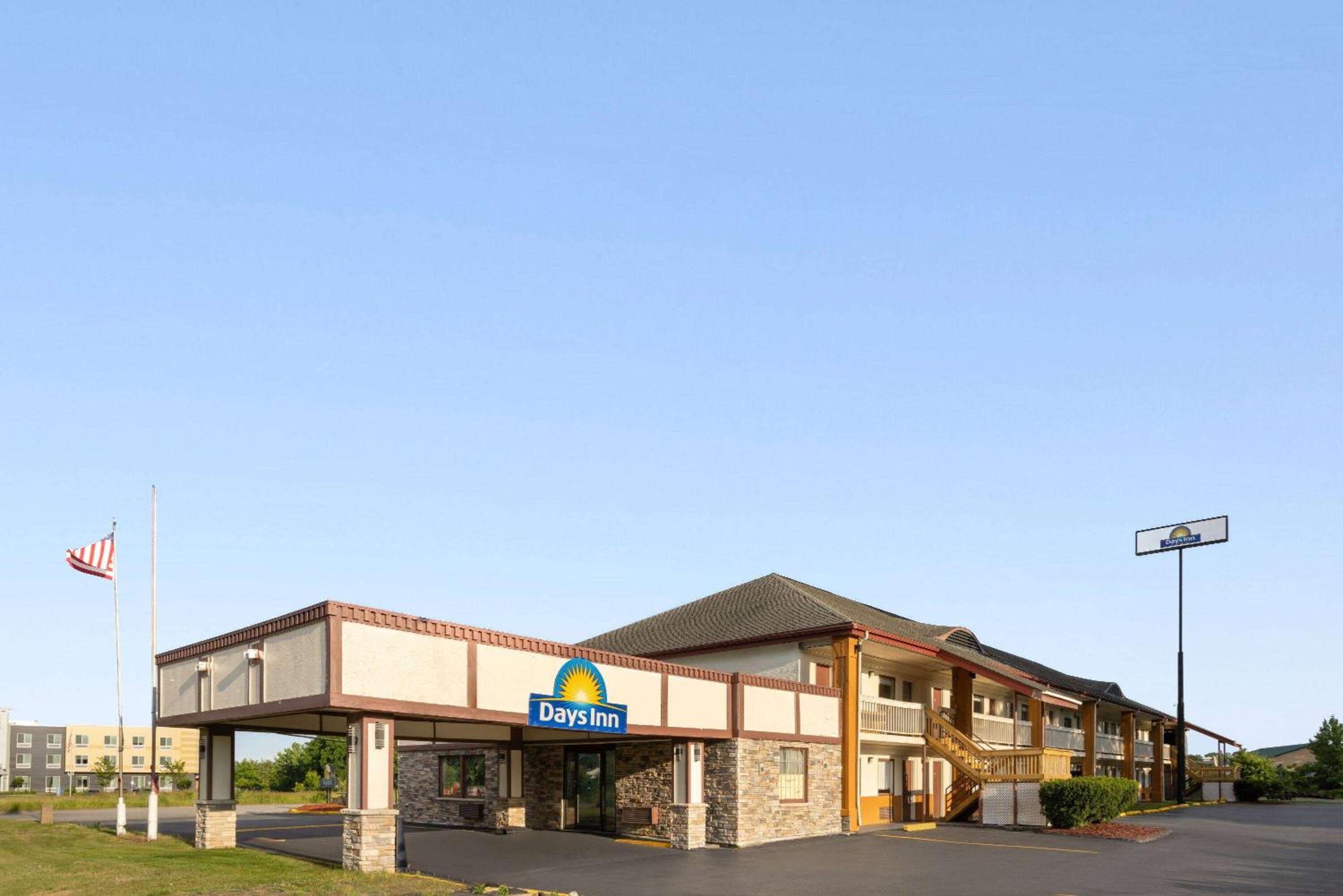 Days Inn by Wyndham Queensbury/Lake George view 2