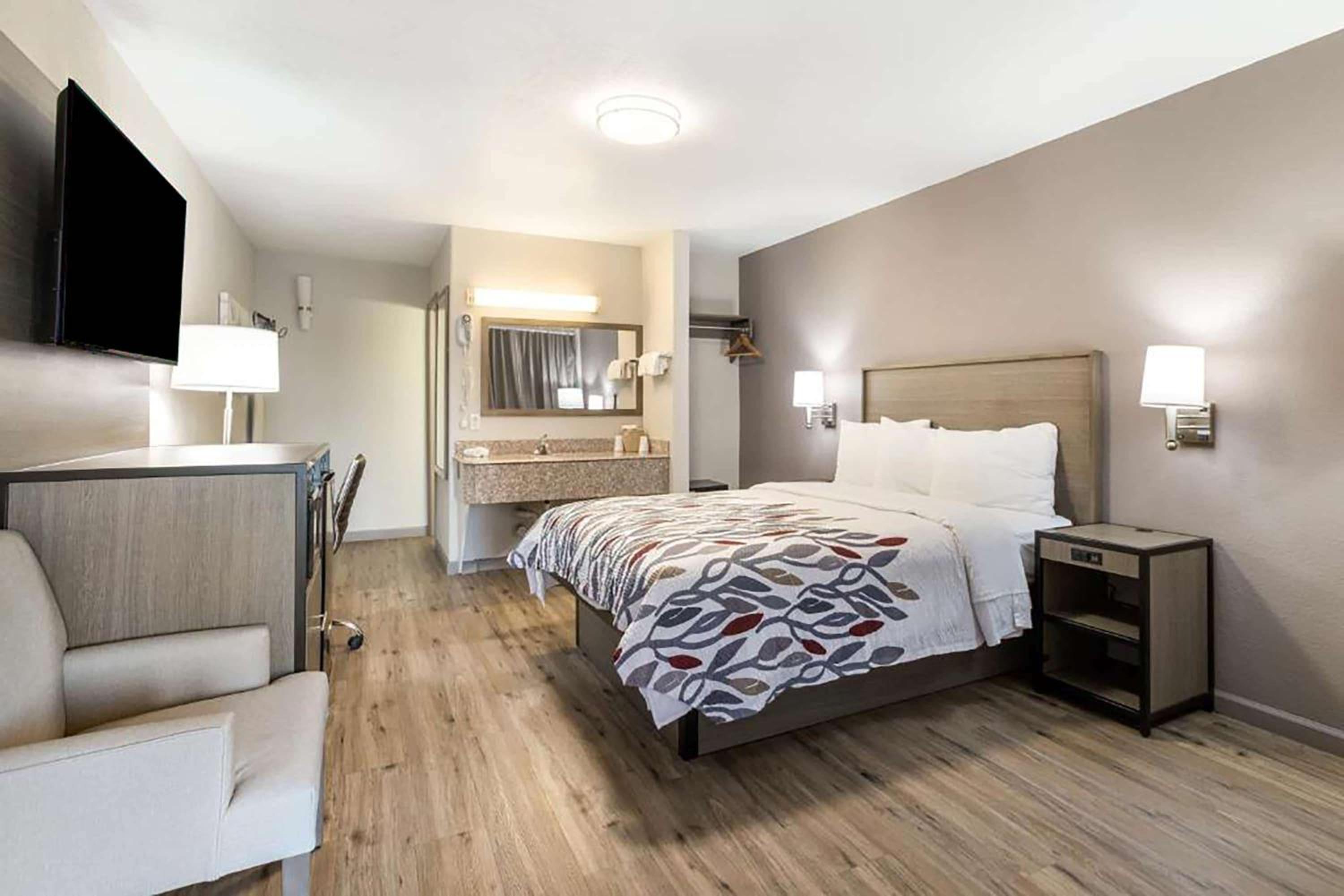 Baymont by Wyndham Socorro view 3