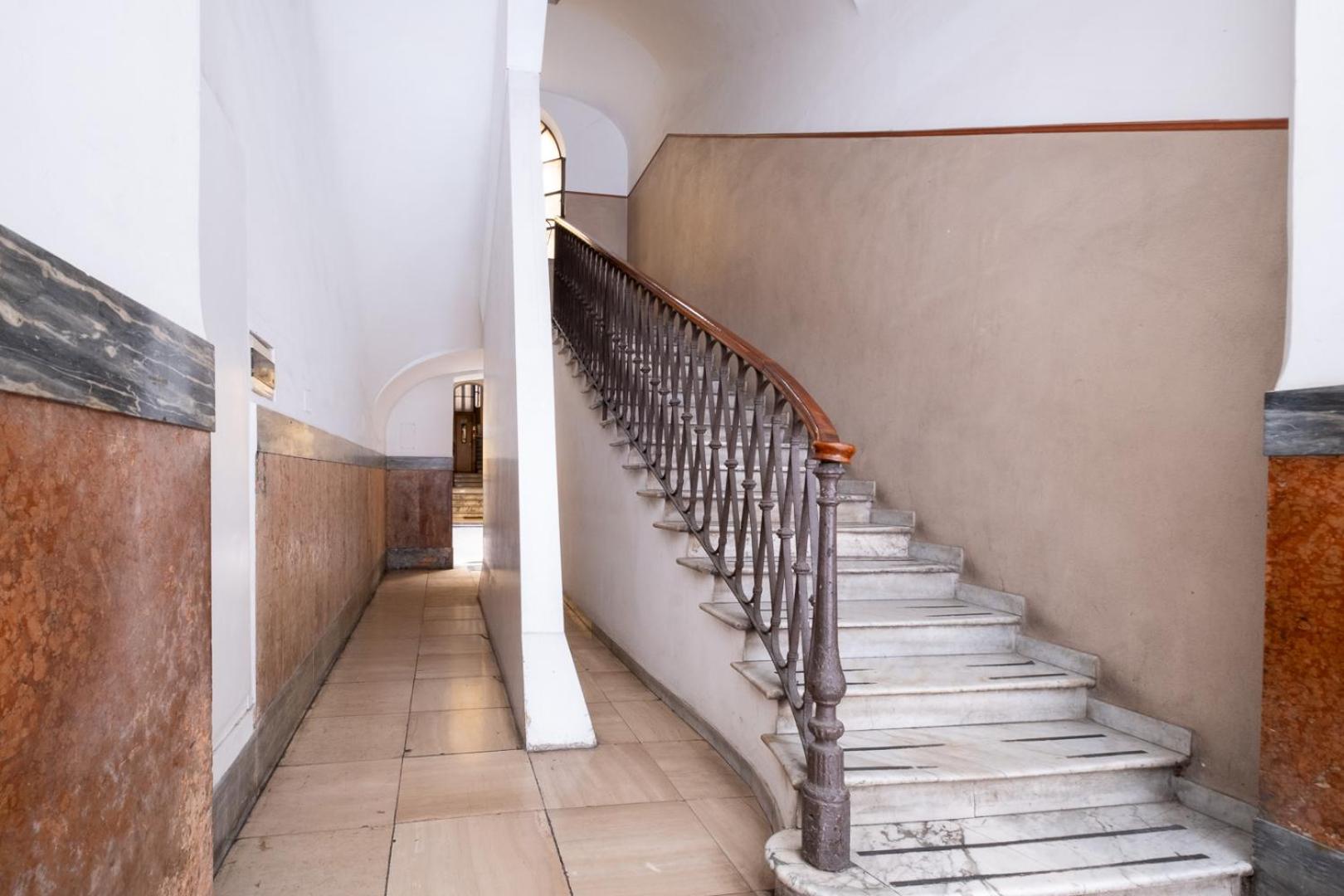 HT SUNNY1 bedroom Apartment by the Vatican
