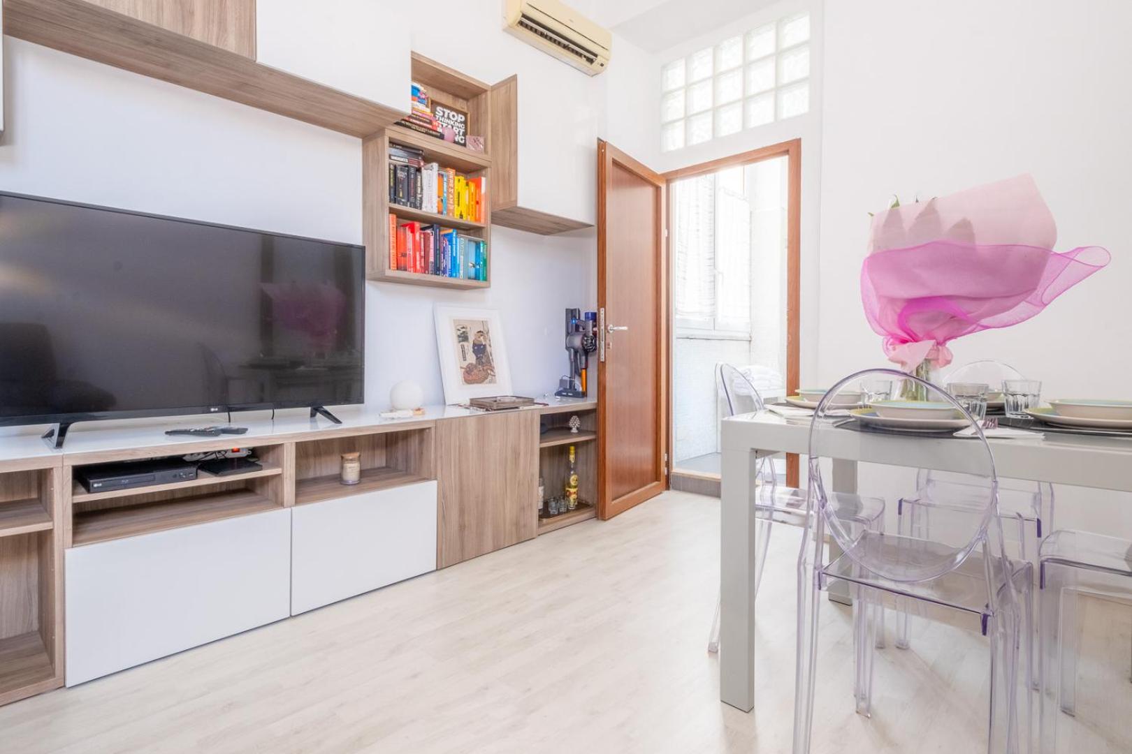 HT SUNNY1 bedroom Apartment by the Vatican