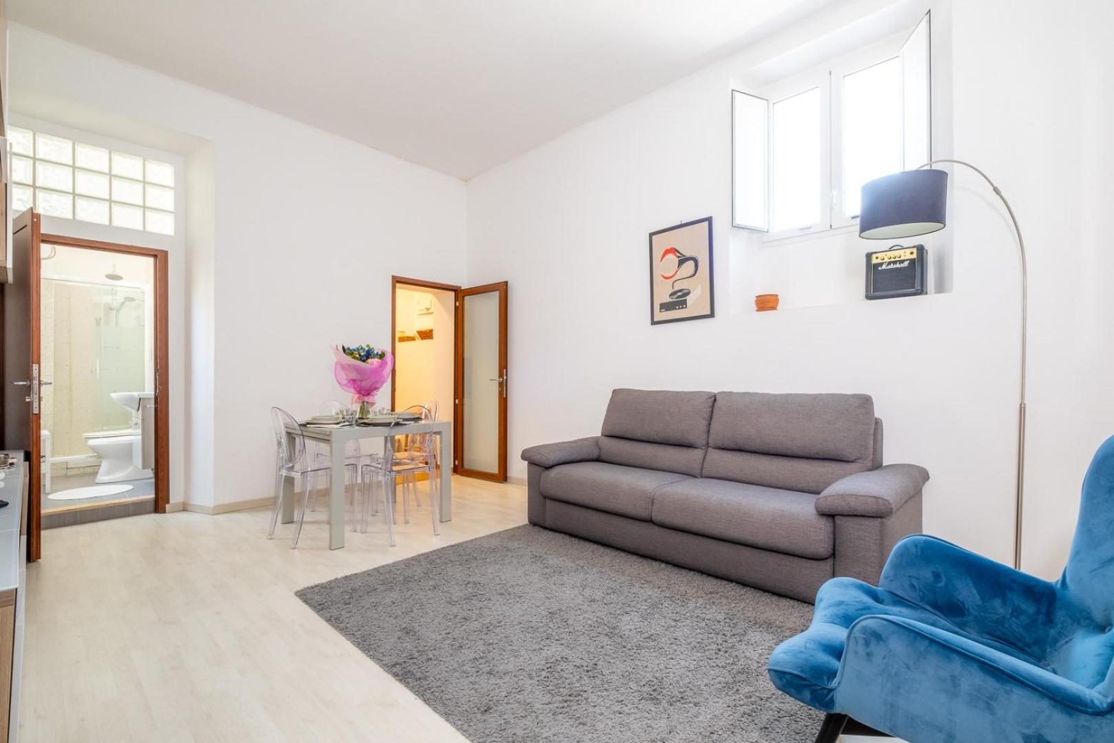 HT SUNNY1 bedroom Apartment by the Vatican