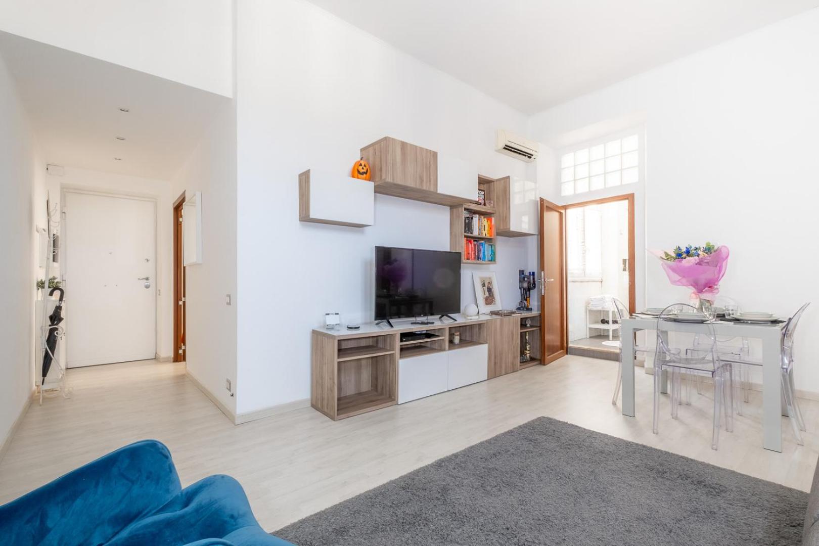 HT SUNNY1 bedroom Apartment by the Vatican