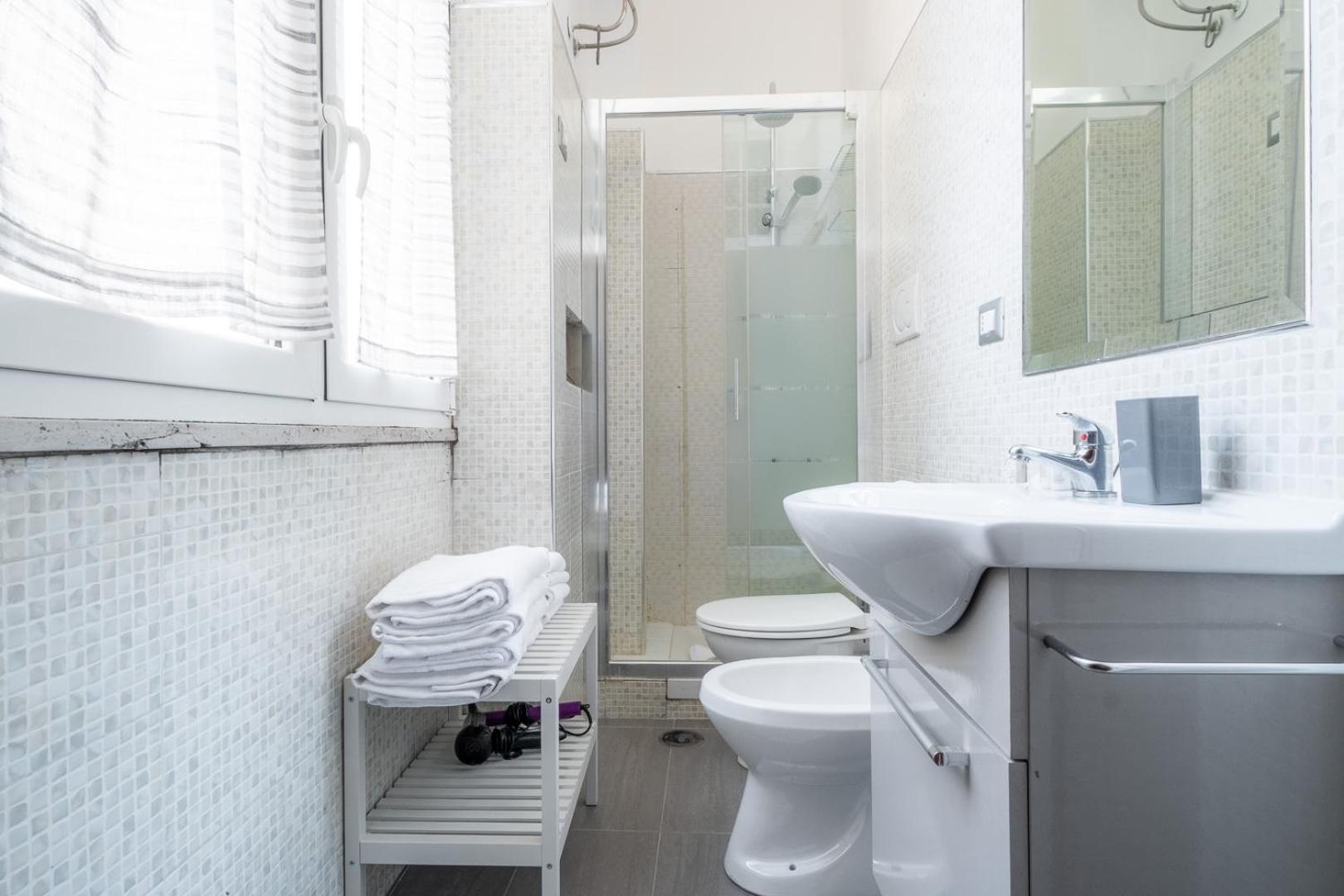 HT SUNNY1 bedroom Apartment by the Vatican