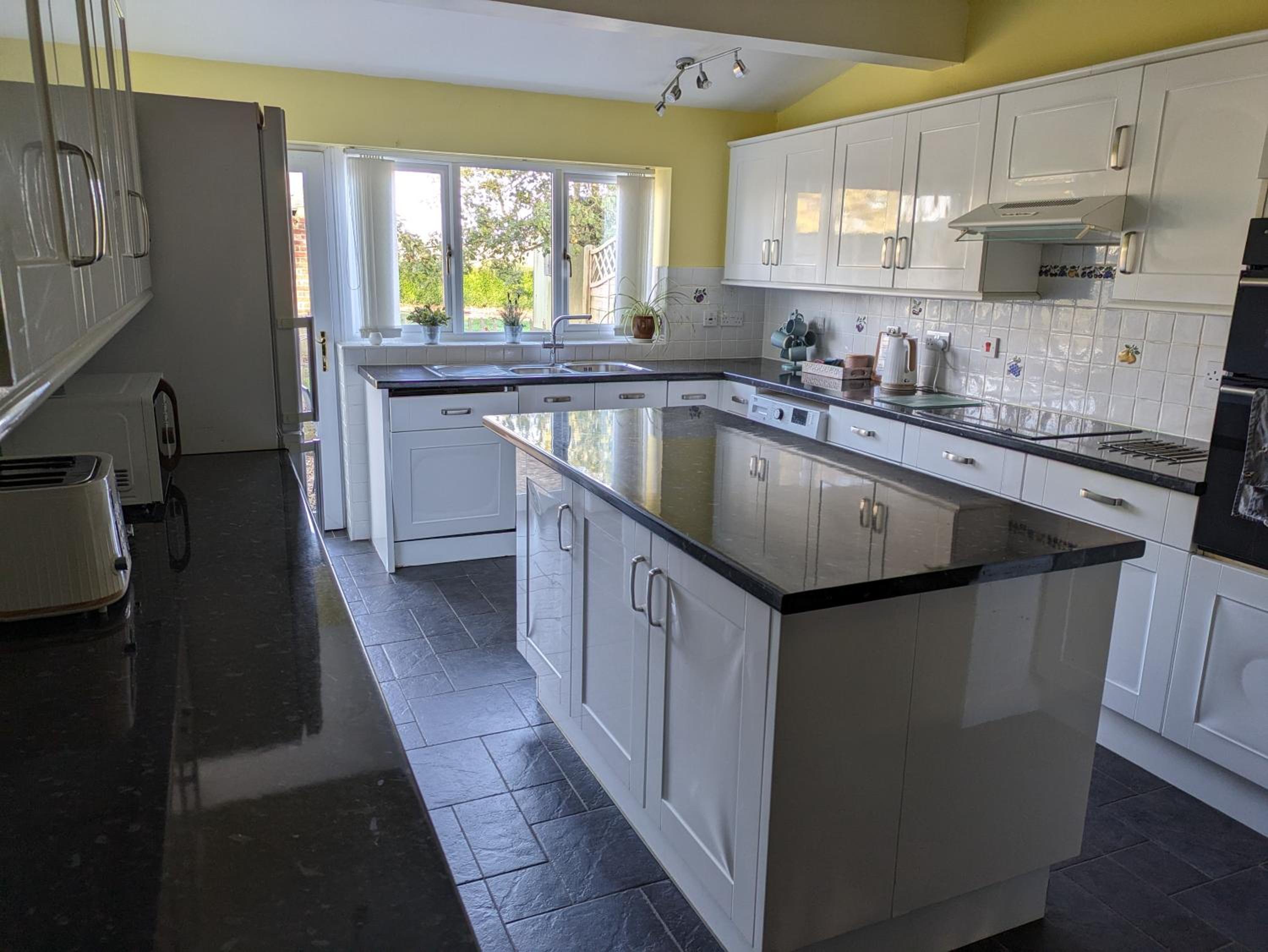 Spacious House with 3 Double Bedrooms in the Countryside view 3