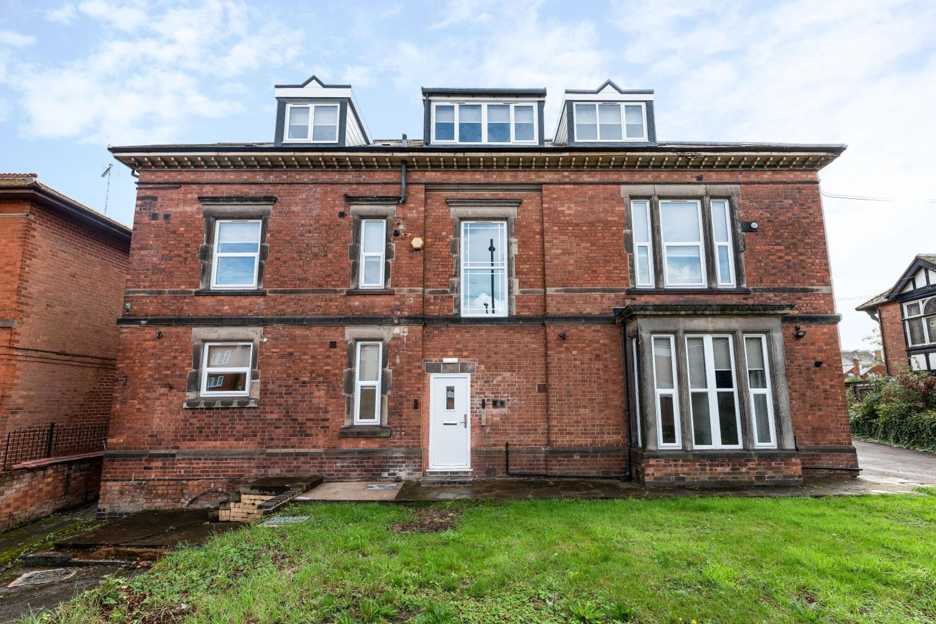 Homely Studio Apartment in Derby by Renzo, Brilliant Location, Free Parking!
