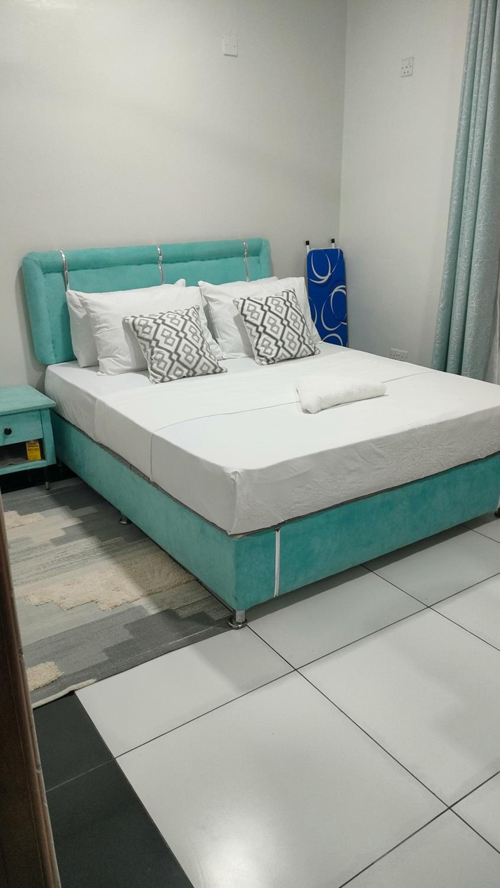 Crescent suites