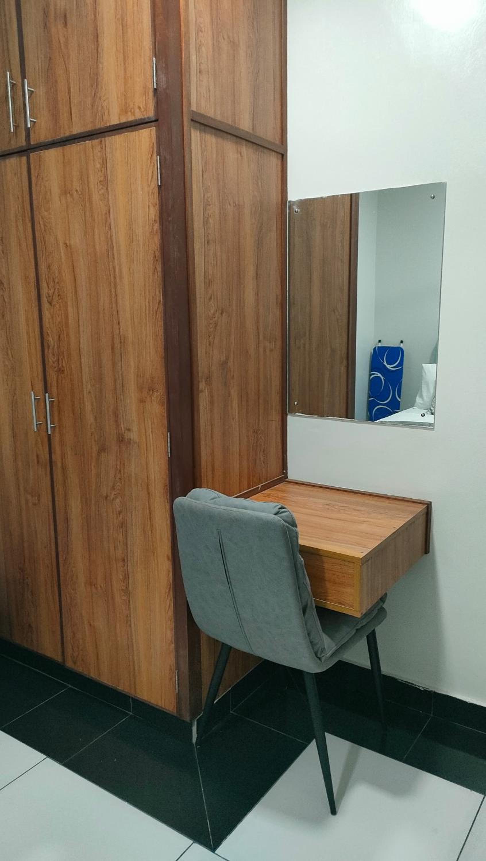 Crescent suites