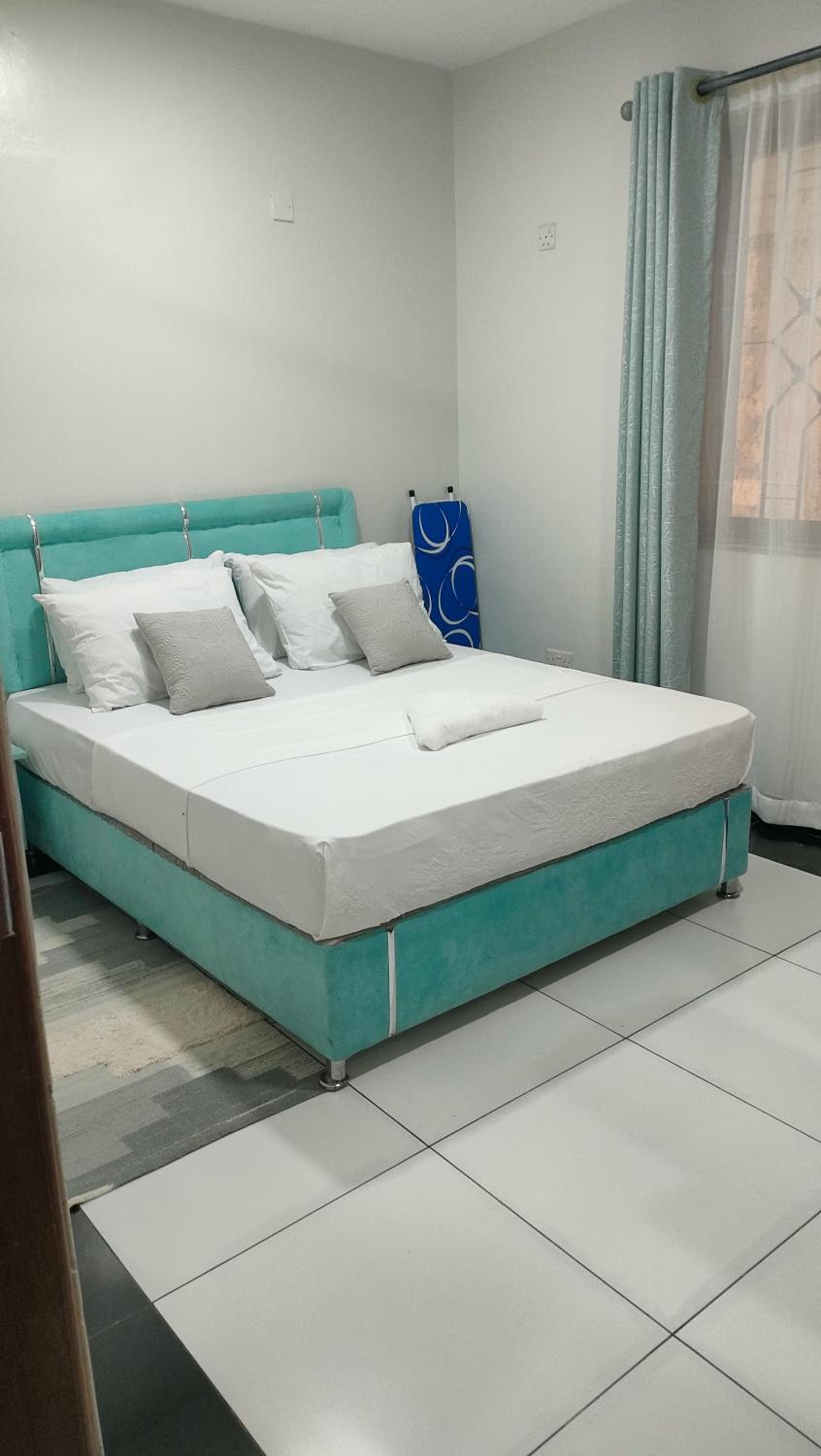 Crescent suites
