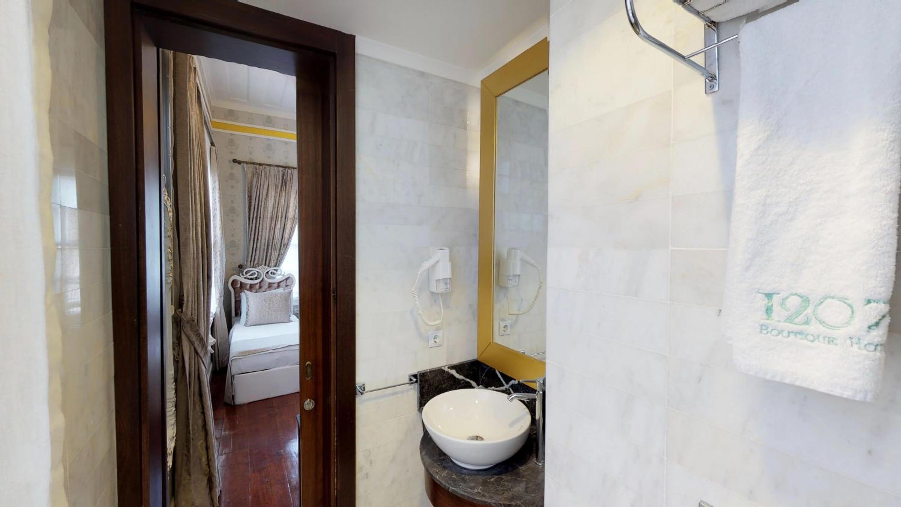 Hotel 1207 Special Class - Image 95