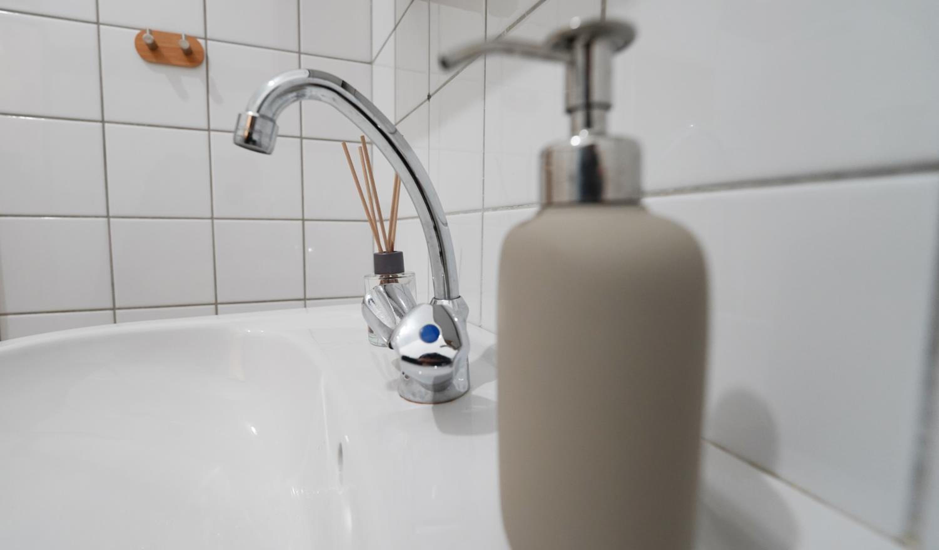 CozyNite Premium Apartment Hernals 1